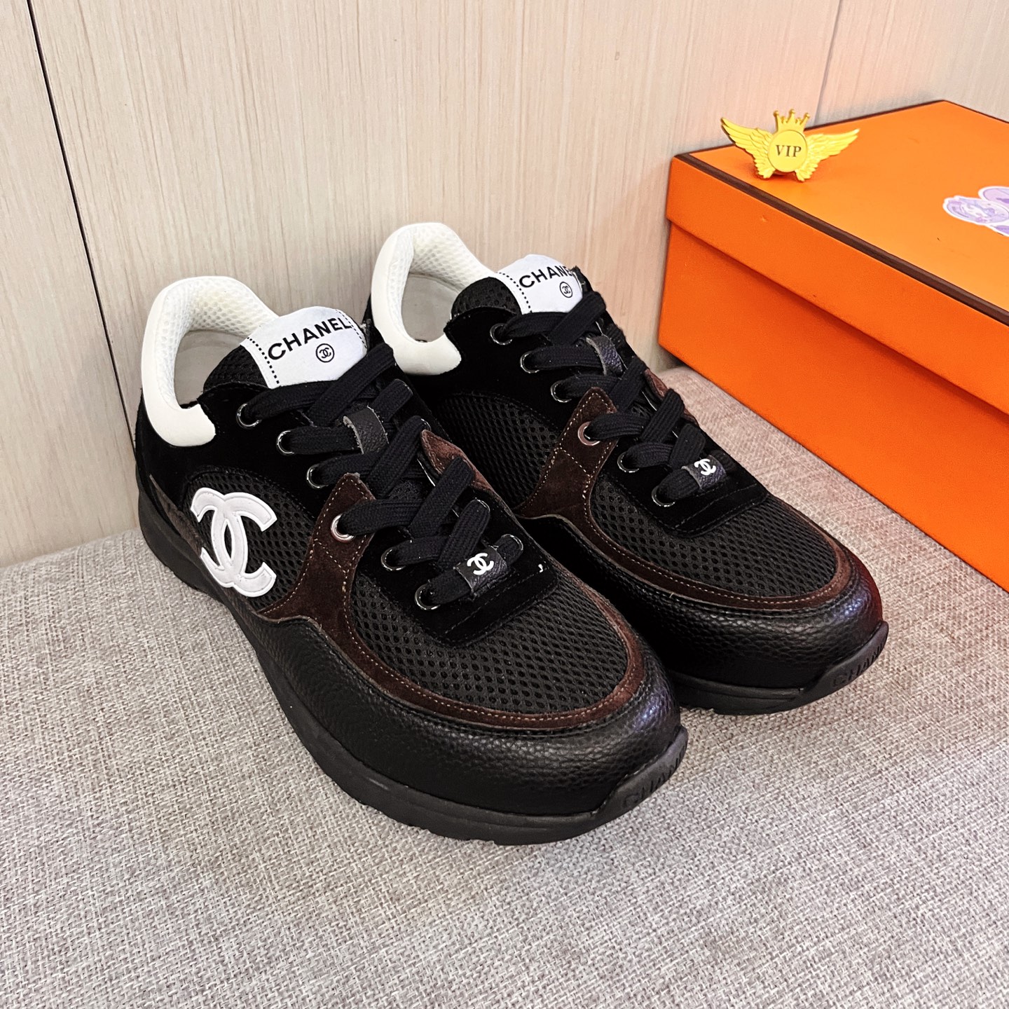 NO:930980,[Chanel] High-end men's shoes for couples, the latest masterpiece of the high-end brand official website 11, the upper is made of the original Italian official website special technical cloth fabric with the original comfortable and breathable lining and the original designated non-slip outsole, making walking more convenient and comfortable!  Exclusive new model, stunning work, Midea 11 replica [color] compared with official quality!  Create a fashionable personality to set off your uniqueness!  A must-have for trendy men! , Size: 35 to 44. Color. Multiple colors available, chanel19860909【香奈儿】高 端情侣款男鞋高端品牌 官网11最新力作鞋面采用意大利官网原版专用科技布面料搭配原版舒适透气内里原版指定防滑大底制作让行走更加便捷舒适！独家新款,惊世之作,与官方的质量相比美的11复刻[色]！打造时尚个性衬托你的与众不同！潮男必备! ,尺码:35一44. 颜色. 多色可选,,chanel,Men's shoes