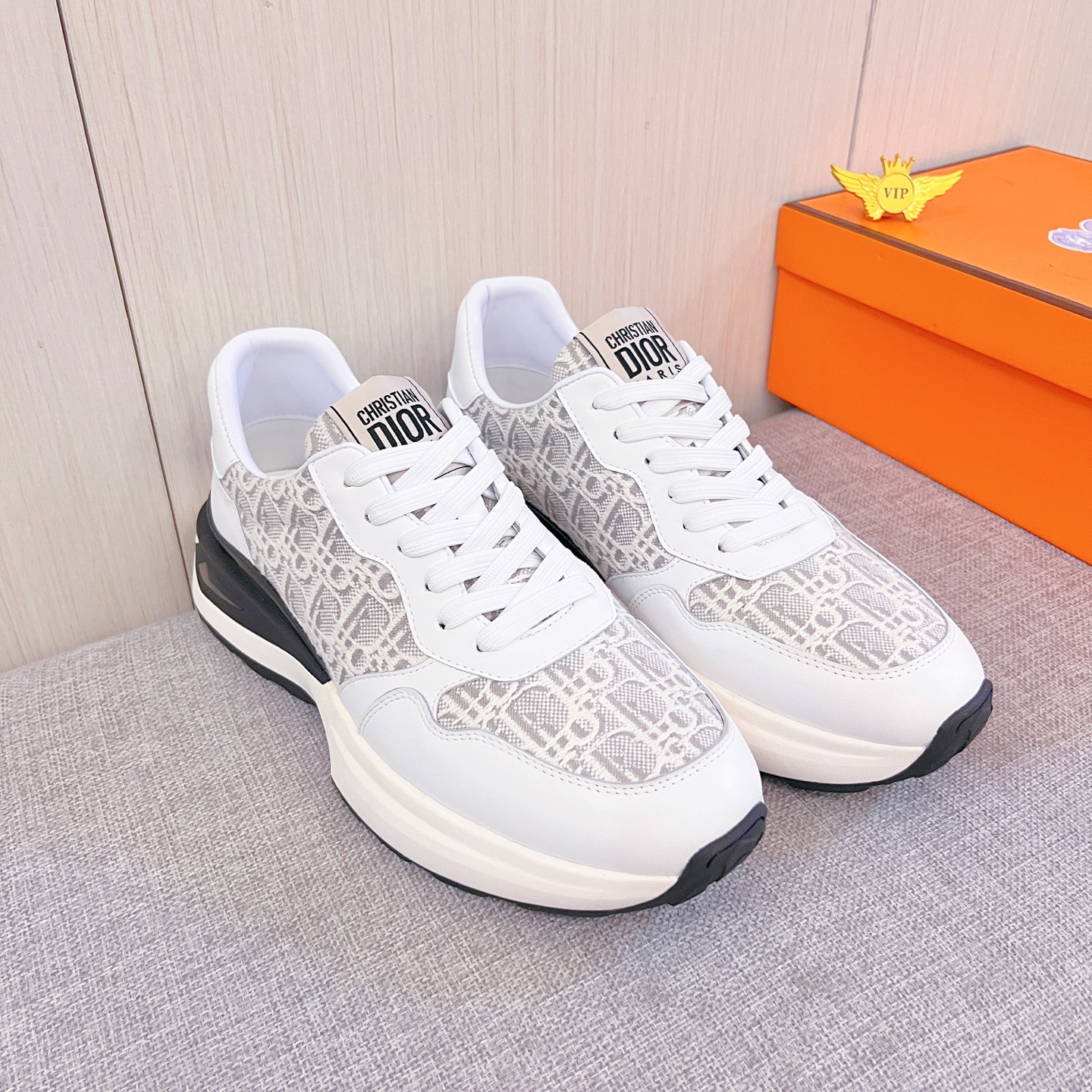 NO:931081,[Dior] The latest masterpiece of the high-end men's shoe brand official website 11 is made of Italian imported first-layer cowhide with a comfortable and breathable lining and original non-slip and wear-resistant outsole, making walking more convenient and comfortable!  Exclusive new model, stunning work, Midea 11 replica [color] compared with official quality!  Create a fashionable personality to set off your uniqueness!  A must-have for trendy men! Classic sizes: 38-44, multiple colors available.,,dior,cowhide19860909【迪奥】 男鞋高端品牌 官网11最新力作鞋面采用意大利进口头层牛皮搭配舒适透气内里原版防滑耐磨大底制作,让行走更加便捷舒适！独家新款,惊世之作,与官方的质量相比美的11复刻[色]！打造时尚个性衬托你的与众不同！潮男必备!经典尺码:38-44 颜色多色可选.,,dior,cowhide,Men's shoes