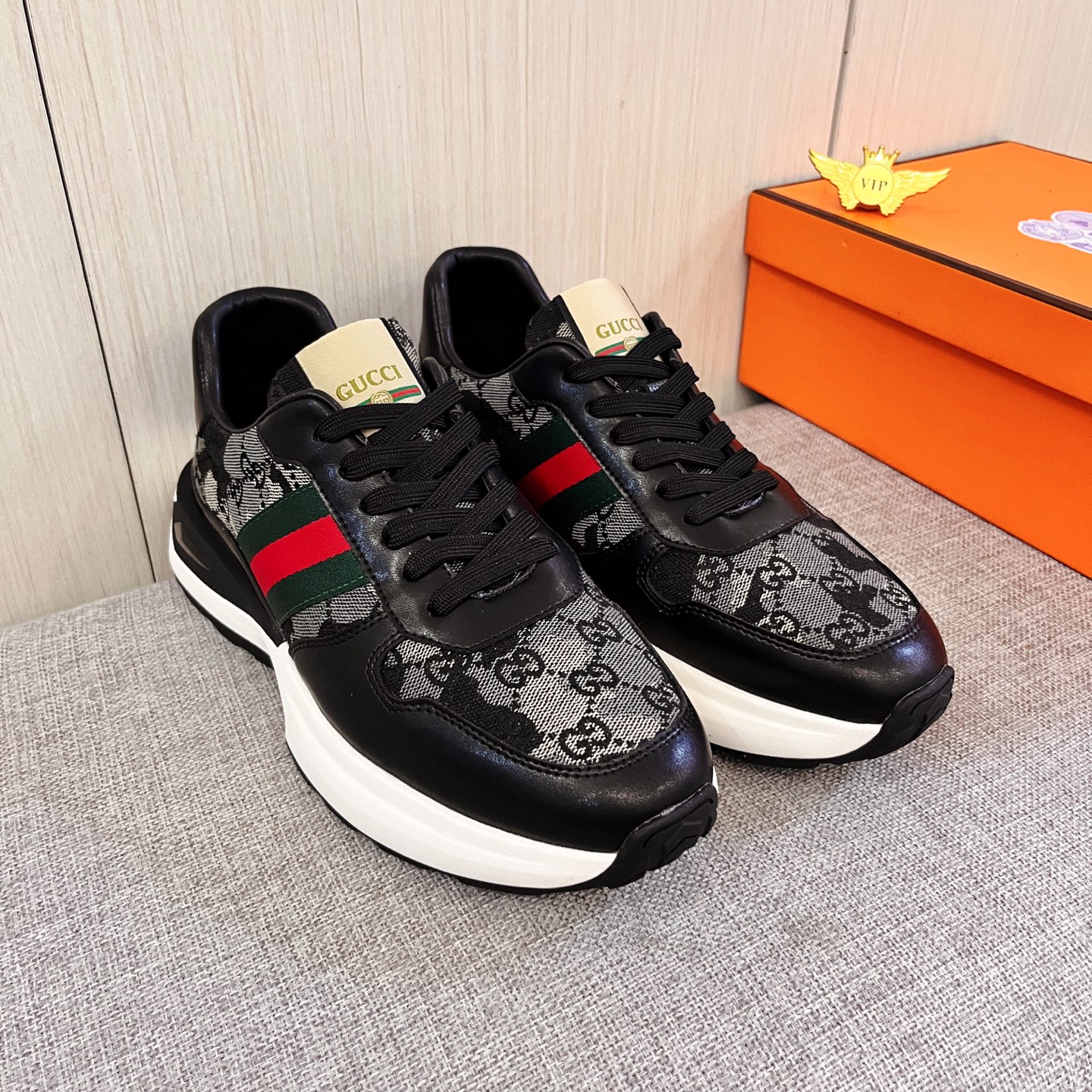 NO:953649,[Gucci] The latest masterpiece of the high-end men's shoe brand official website 11 is made of Italian imported first-layer cowhide with a comfortable and breathable lining and original non-slip and wear-resistant outsole, making walking more convenient and comfortable!  Exclusive new model, stunning work, Midea 11 replica [color] compared with official quality!  Create a fashionable personality to set off your uniqueness!  A must-have for trendy men! Classic size: 38-44 Color 2 colors available.,,cowhide19860909【古奇】 男鞋高端品牌 官网11最新力作鞋面采用意大利进口头层牛皮搭配舒适透气内里原版防滑耐磨大底制作,让行走更加便捷舒适！独家新款,惊世之作,与官方的质量相比美的11复刻[色]！打造时尚个性衬托你的与众不同！潮男必备!经典尺码:38-44 颜色 2色可选.,,cowhide,Men's shoes