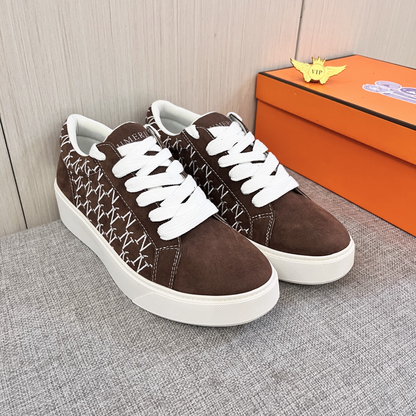 NO:956753,[NUMERI] Men's high-end shoe brand, official website 11's latest masterpiece, the upper is made of frosted cowhide imported from Italy. The cowhide is paired with a comfortable and breathable lining and original non-slip and wear-resistant outsole, making walking more convenient and comfortable!  Exclusive new model, stunning work, Midea 11 replica [color] compared with official quality!  Create a fashionable personality to set off your uniqueness!  A must-have for trendy men! Classic sizes: 38-44, multiple colors available.,,cowhide19860909【 NUMERI努梅里斯】 男鞋高端品牌 官网11最新力作鞋面采用意大利进口 磨砂牛皮.牛皮搭配舒适透气内里原版防滑耐磨大底制作,让行走更加便捷舒适！独家新款,惊世之作,与官方的质量相比美的11复刻[色]！打造时尚个性衬托你的与众不同！潮男必备!经典尺码:38-44 颜色多色可选.,,cowhide,Men's shoes
