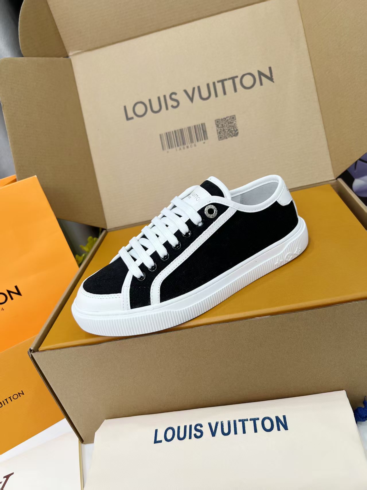 NO:223296,LV | Louis Vuitton 2025 Spring and Summer New Model, Top version, the original version is consistent, the counter focuses on the latest model, canvas shoes, hard goods are on the newest, purchasing level!  Full of high-end feeling!  A popular model from domestic and foreign bloggers, retro and fashionable, beautiful!  Official website main model★ ━━━━━ t ━━━━━━━━━━━━━━━━━━━━━━━━━━━━━━━━━━━━━━━━━━━━━━━━━━━━━━━━━━━━━─────45-41, casual shoes/sports shoes, louis vuitton, louis vuitton, sneak19860909LV | 路易威登 2025 2025春夏新款 顶级版本原版一致 专柜主打最新款 帆布鞋 硬货上新 代购级别！高级感十足！国内外博主刷爆的一款,复古又时髦上脚美炸了！官网主推款★ ━━━━━ t ━━━━━ 鞋面原版订制牛皮面料 内里羊里进口帆布 大底tpu高端大底 鞋码: 35-41,休闲鞋/运动鞋,louis vuitton,louis vuitton,sneakers,cowhide,Women's Shoes