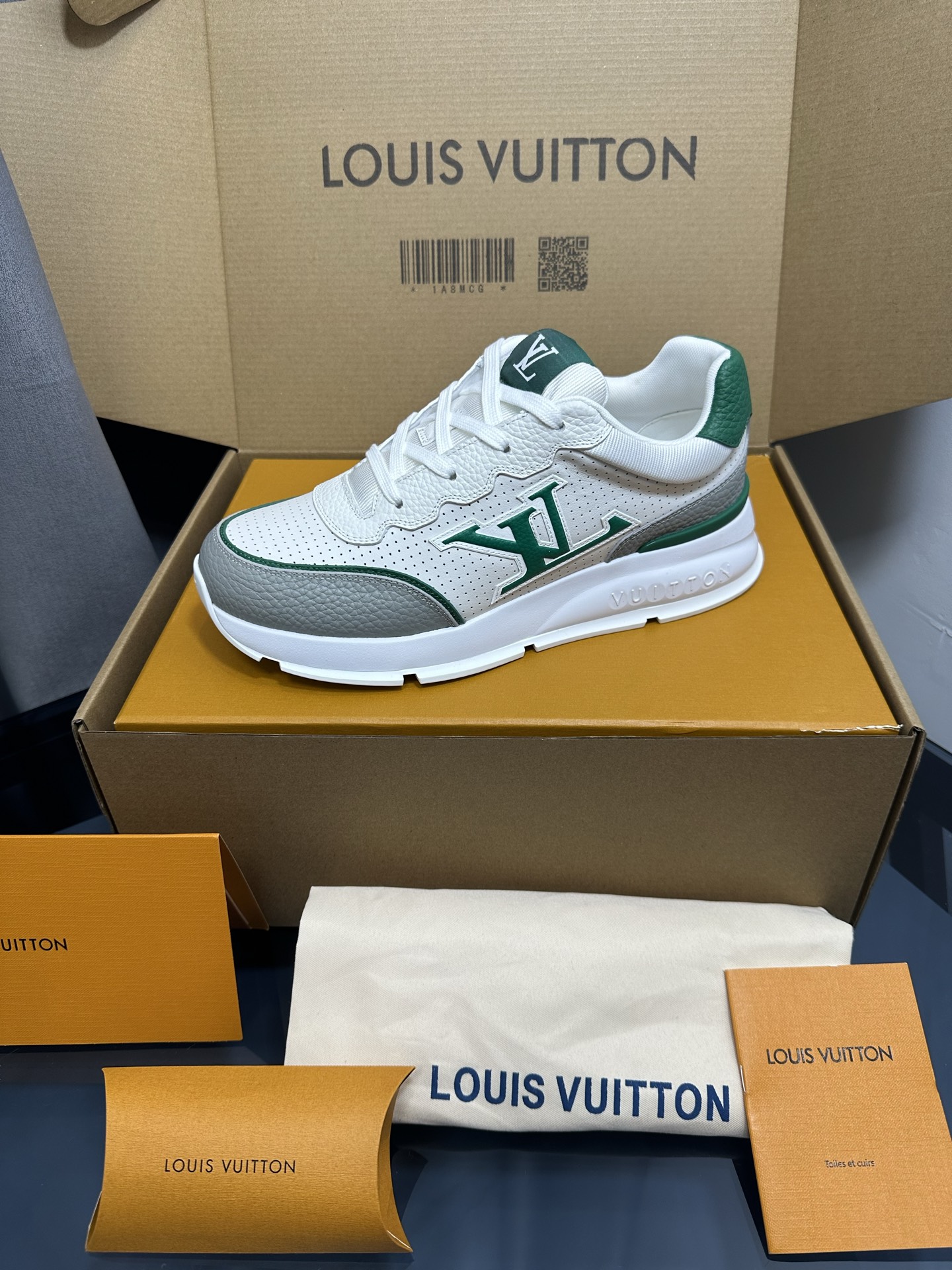 NO:223356,P-Female-Men LV | Louis Vuitton Spring and Summer New Style, Top Version, The original version is consistent, the counter focuses on the latest casual shoes, Hard goods are on the newest, and the purchasing level is!  Full of high-end feeling!  A popular model from domestic and foreign bloggers, retro and fashionable, beautiful!  Wear it with a lot of happiness!  Official website main model★ ━━━━━━ t ━━━━━━━━━━━━━━ Original custom imported calfskin fabric inner lining Italian imported breathable gauze mesh outsole rubber foam tpu high-end outsole color nine colors available Shoe size: 35-46, casual shoes/sports shoes, louis vuitton, louis vuitton, sneakers, cowhide19860909P女-男 LV | 路易威登  春夏新款 顶级版本原版一致 专柜主打最新款休闲鞋 硬货上新 代购级别！高级感十足！国内外博主刷爆的一款,复古又时髦上脚美炸了！穿上满满的幸福感！官网主推款★ ━━━━━ t ━━━━━ 鞋面原版订制进口小牛皮面料 内里意大利进口透气纱网 大底橡胶发泡tpu高端大底 颜色九色可选 鞋码: 35-46,休闲鞋/运动鞋,louis vuitton,louis vuitton,sneakers,cowhide,Women's Shoes