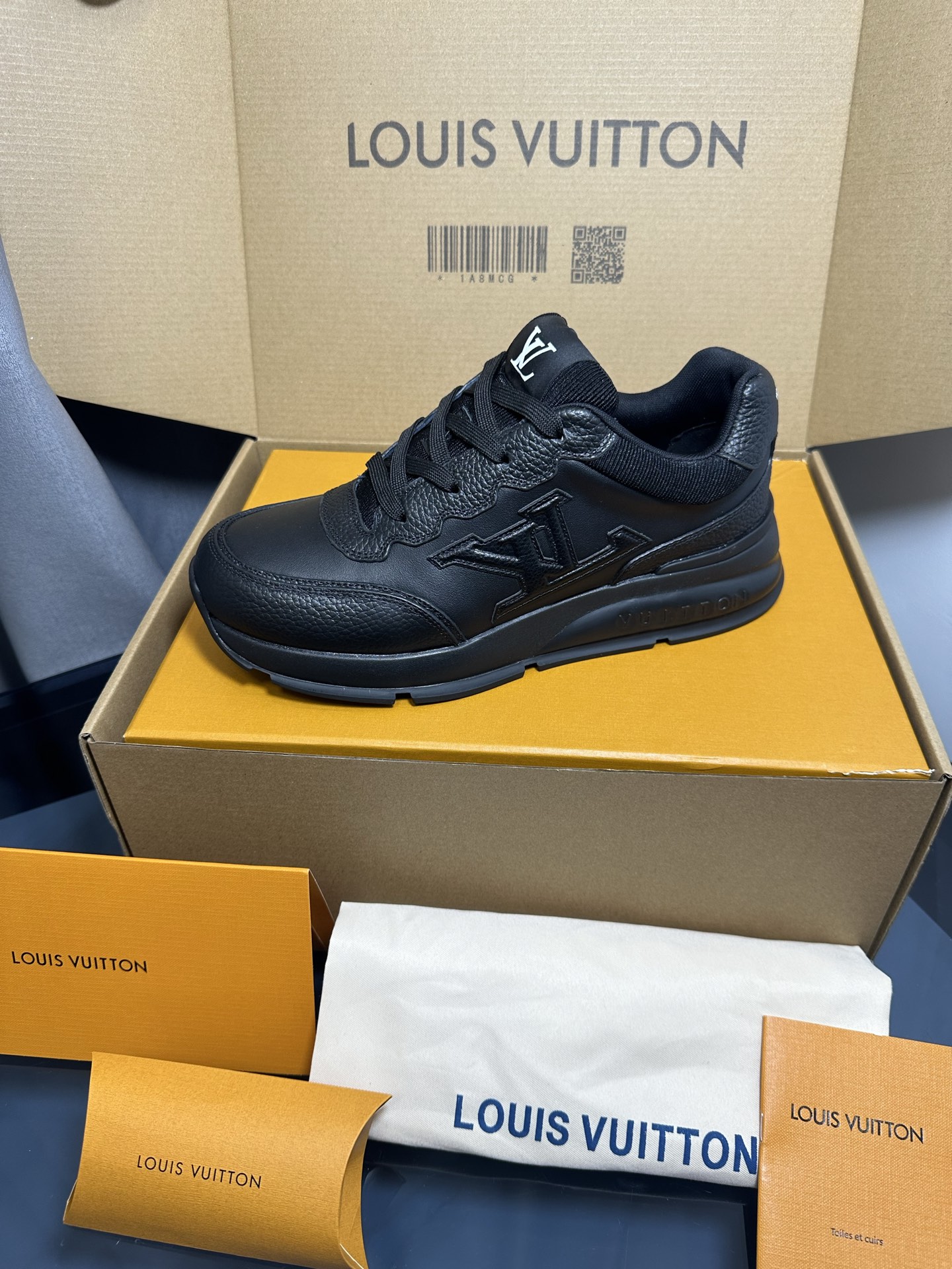 NO:223342,P-Female-Men LV | Louis Vuitton Spring and Summer New Style, Top Version, The original version is consistent, the counter focuses on the latest casual shoes, Hard goods are on the newest, and the purchasing level is!  Full of high-end feeling!  A popular model from domestic and foreign bloggers, retro and fashionable, beautiful!  Wear it with a lot of happiness!  Official website main model★ ━━━━━━ t ━━━━━━━━━━━━━━━ Original custom imported calfskin fabric inner lining Italian imported breathable gauze outsole rubber foam tpu high-end outsole color nine colors available Shoe size: 35-46, casual shoes/sports shoes, louis vuitton, louis vuitton, sneakers, cowhide19860909P女-男 LV | 路易威登  春夏新款 顶级版本原版一致 专柜主打最新款休闲鞋 硬货上新 代购级别！高级感十足！国内外博主刷爆的一款,复古又时髦上脚美炸了！穿上满满的幸福感！官网主推款★ ━━━━━ t ━━━━━ 鞋面原版订制进口小牛皮面料 内里意大利进口透气纱网 大底橡胶发泡tpu高端大底 颜色九色可选 鞋码: 35-46,休闲鞋/运动鞋,louis vuitton,louis vuitton,sneakers,cowhide,Women's Shoes