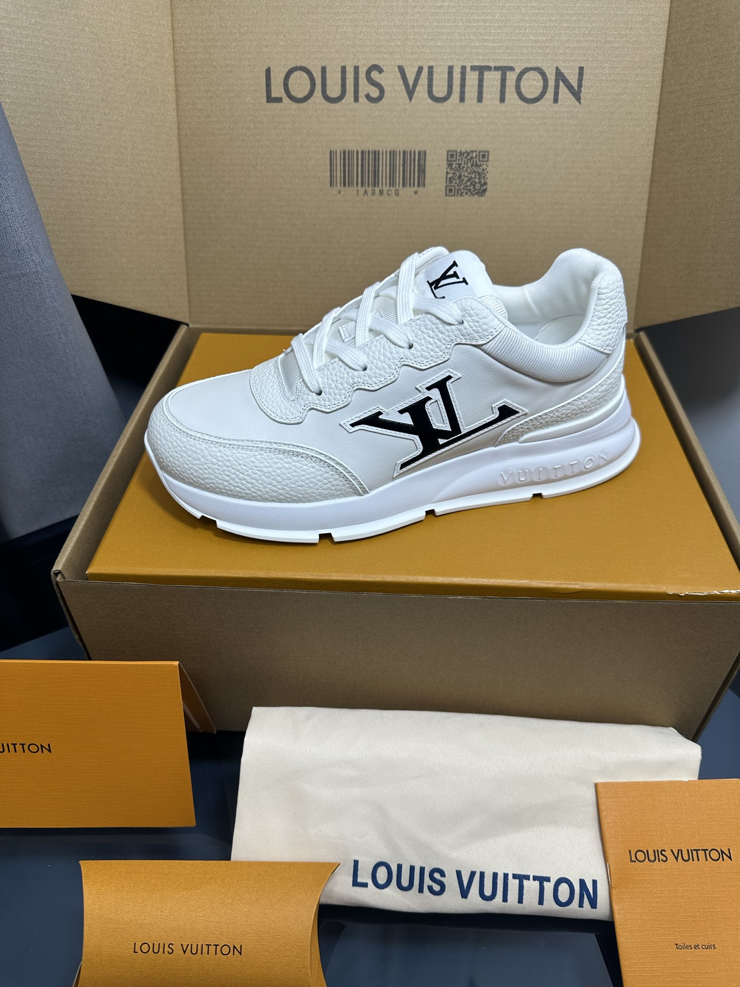 NO:223349,P-Female LV | Louis Vuitton Spring and Summer New Model, Top-level Version, The original version is consistent, the counter focuses on the latest casual shoes, Hard goods are on the newest, Purchase level!  Full of high-end feeling!  A popular model from domestic and foreign bloggers, retro and fashionable, beautiful!  Wear it with a lot of happiness!  Official website main model★ ━━━━━━ t ━━━━━━━━━━━━━━ Original custom imported calfskin fabric inner lining Italian imported breathable gauze mesh outsole rubber foam tpu high-end outsole color nine colors available Shoe size: 35-46, casual shoes/sports shoes, louis vuitton, louis vuitton, sneakers, cowhide19860909P女男 LV | 路易威登  春夏新款 顶级版本原版一致 专柜主打最新款休闲鞋 硬货上新 代购级别！高级感十足！国内外博主刷爆的一款,复古又时髦上脚美炸了！穿上满满的幸福感！官网主推款★ ━━━━━ t ━━━━━ 鞋面原版订制进口小牛皮面料 内里意大利进口透气纱网 大底橡胶发泡tpu高端大底 颜色九色可选 鞋码: 35-46,休闲鞋/运动鞋,louis vuitton,louis vuitton,sneakers,cowhide,Women's Shoes