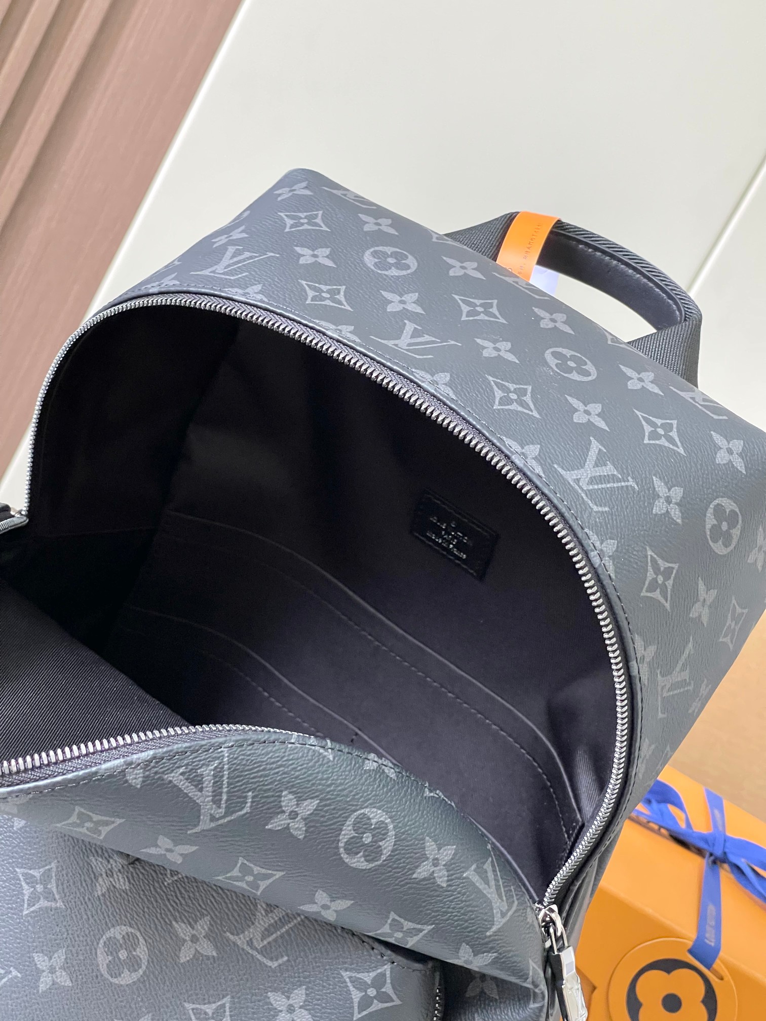 
【特级MB芯片版原厂皮】
DISCOVERY 双肩包
型号：M43186
材料：A级全钢五金，进口原厂