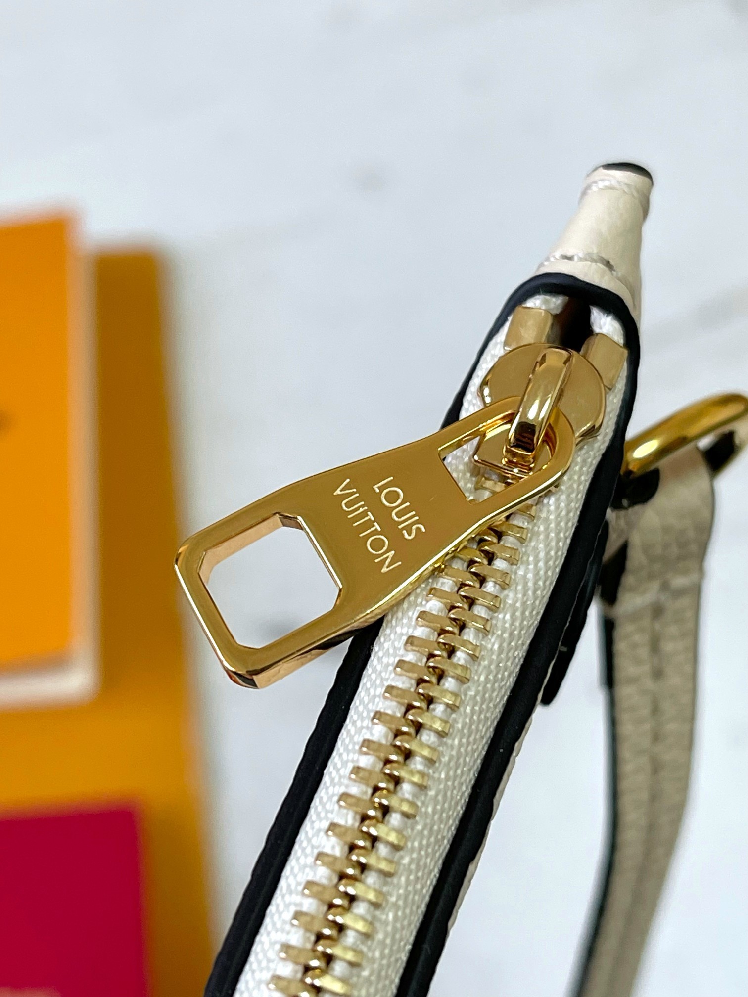 特级原厂皮全钢五金M46739米白本款LoopHoboZys手袋选用柔软MonogramEmpreint