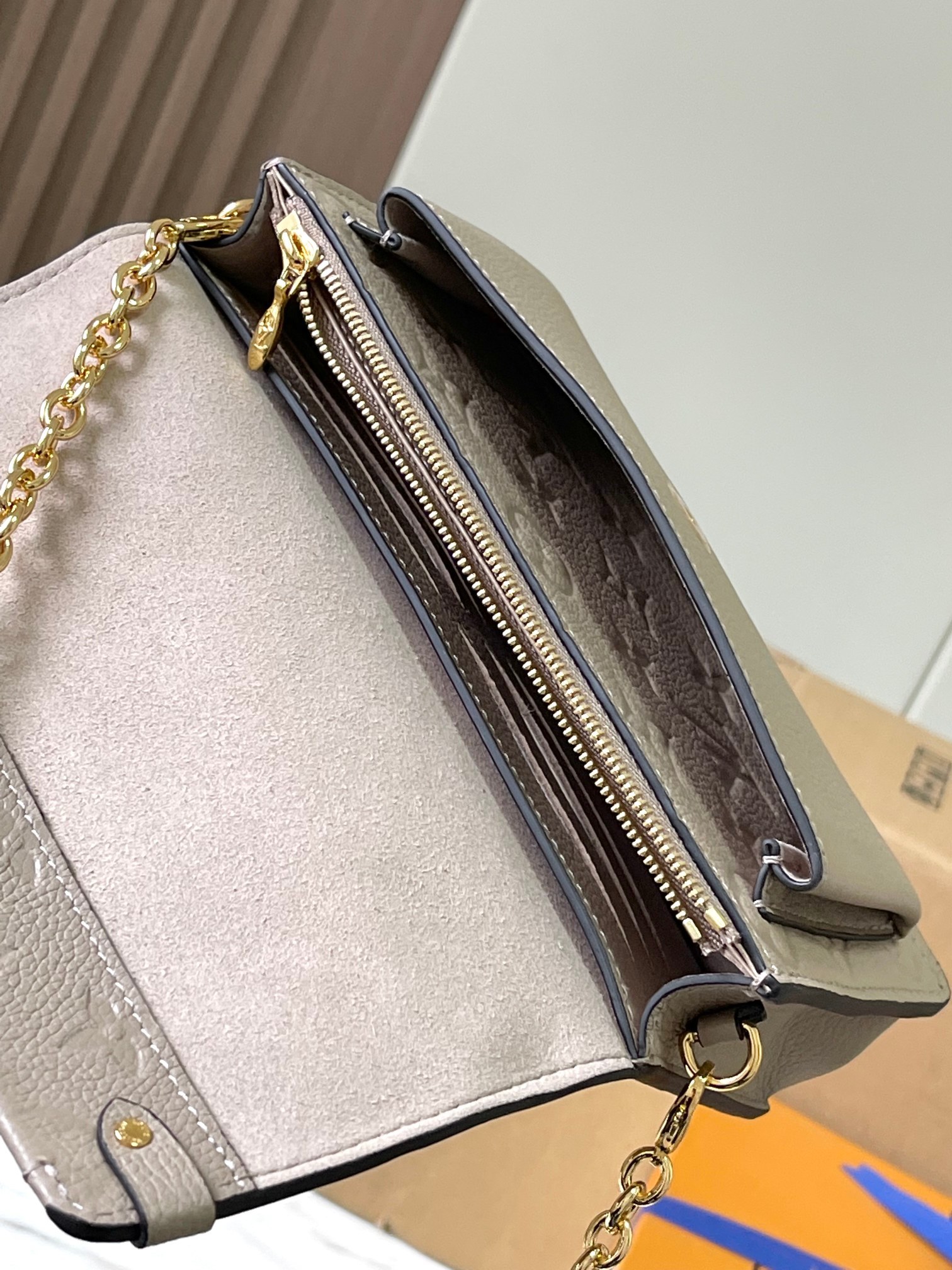 特级原厂皮全钢五金M69423大象灰色Vavin链条包取材MonogramEmpreinte皮革勾勒经典