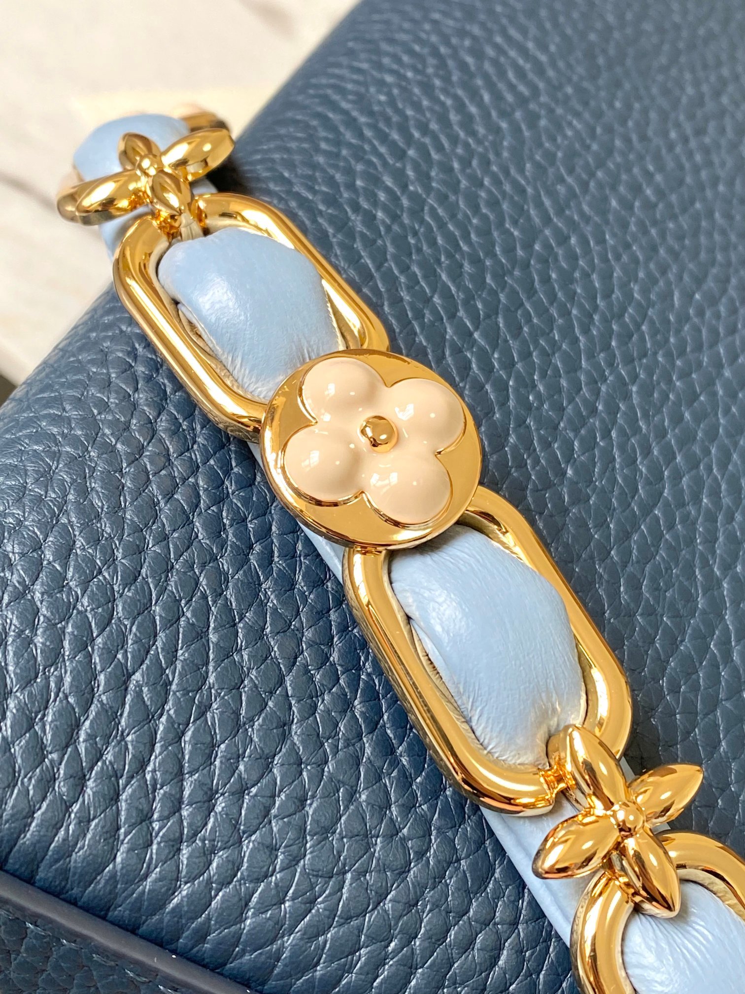 特级原厂皮M23199深蓝贝壳扣升级版五金Capucines中号手袋组合搭配多种材质和纹理取材Tauri