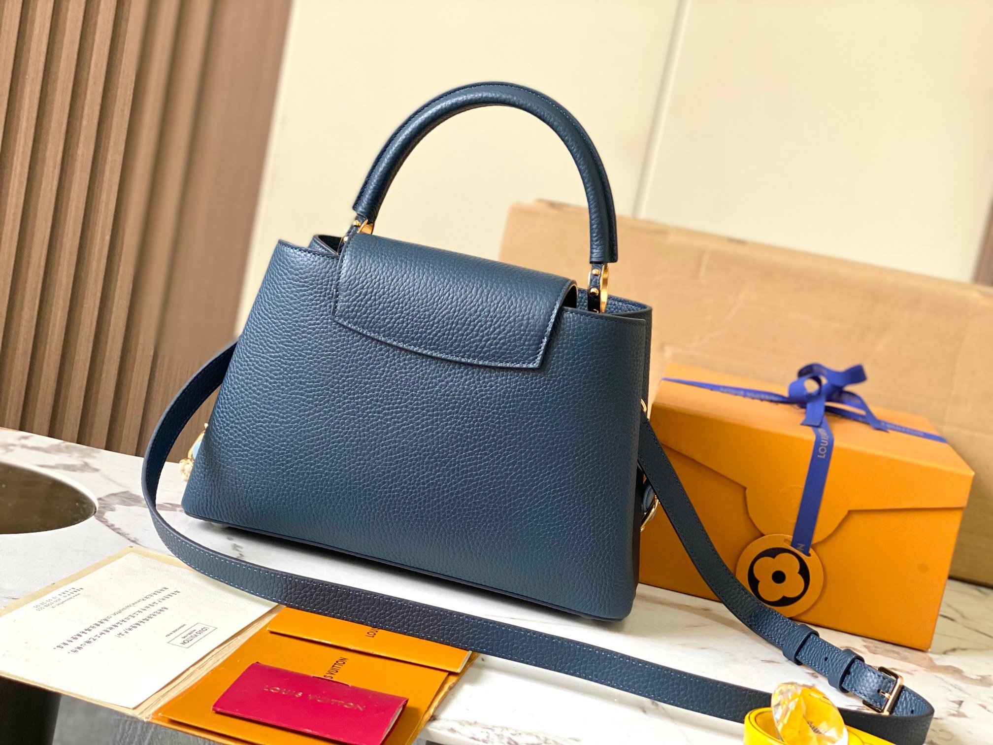 特级原厂皮M23199深蓝贝壳扣升级版五金Capucines中号手袋组合搭配多种材质和纹理取材Tauri