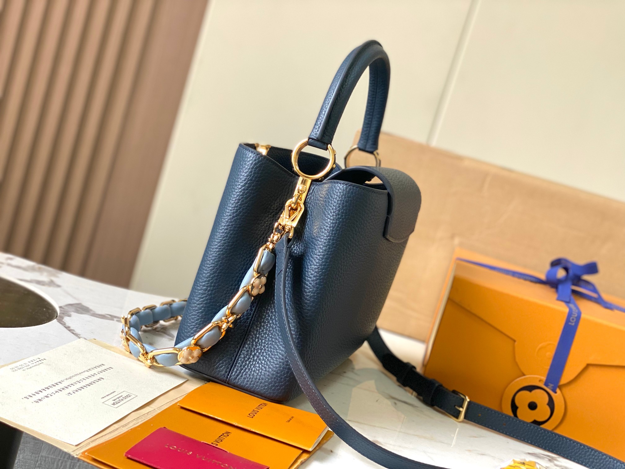 特级原厂皮M23199深蓝贝壳扣升级版五金Capucines中号手袋组合搭配多种材质和纹理取材Tauri