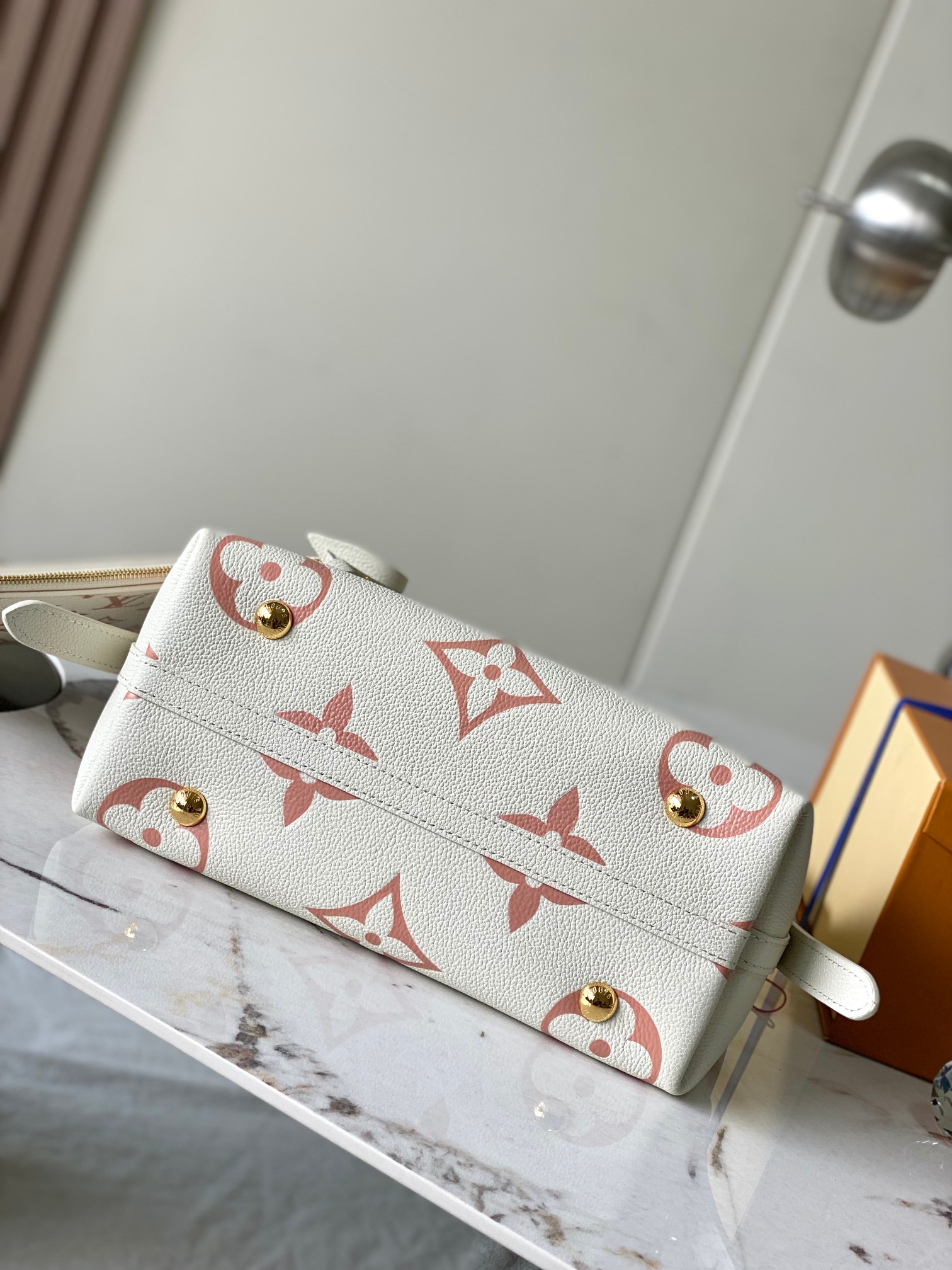  变码芯片版【特级精品原厂皮，全钢五金💋 M24141冰白粉】
CarryAll 小号手袋取材 Mono