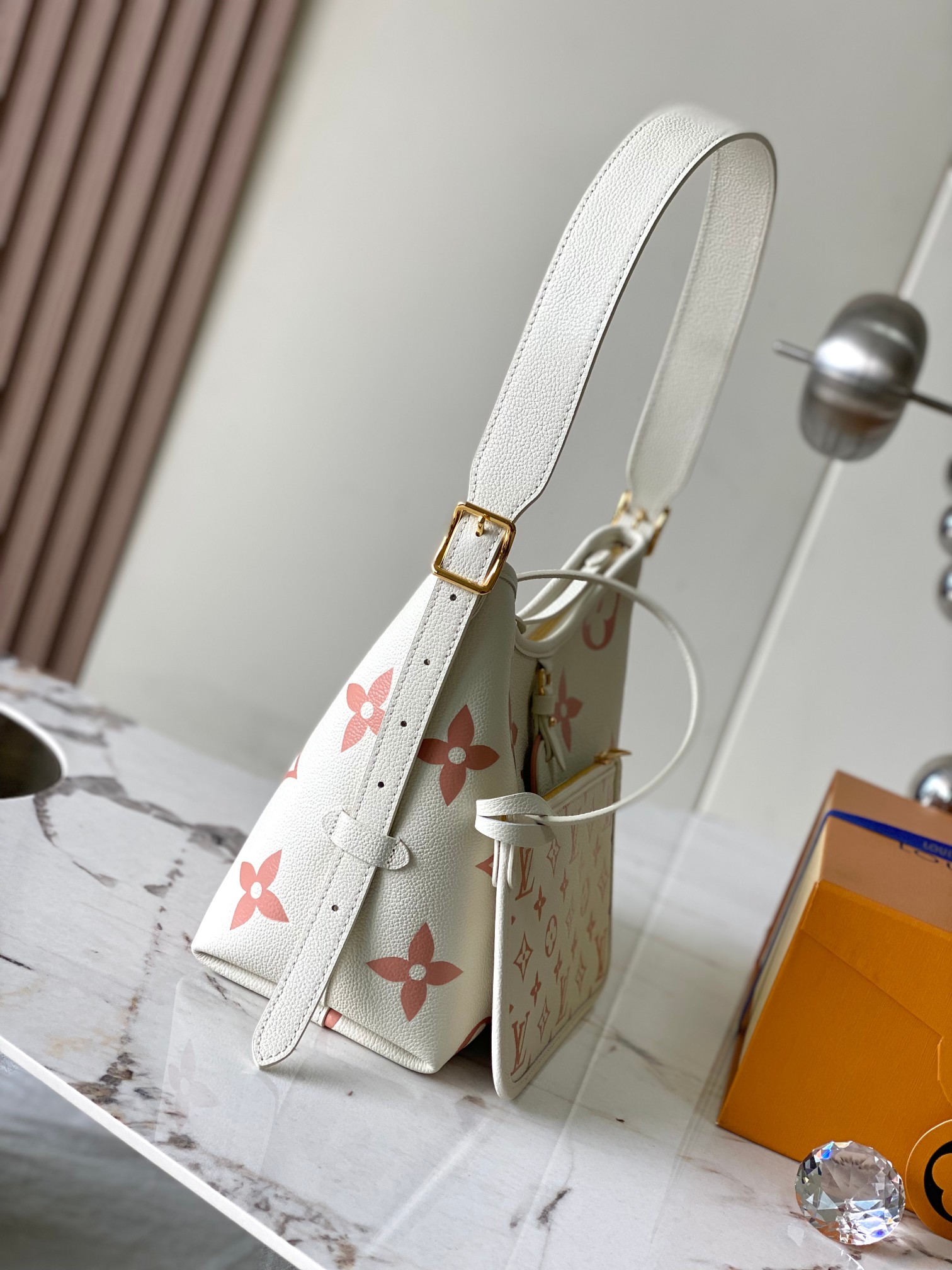  变码芯片版【特级精品原厂皮，全钢五金💋 M24141冰白粉】
CarryAll 小号手袋取材 Mono