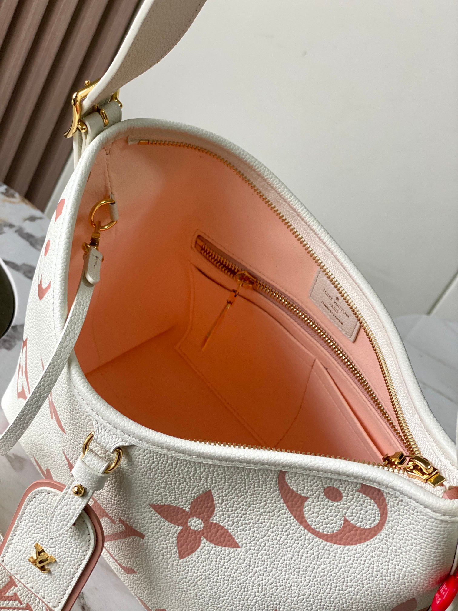  变码芯片版【特级精品原厂皮，全钢五金💋 M24141冰白粉】
CarryAll 小号手袋取材 Mono