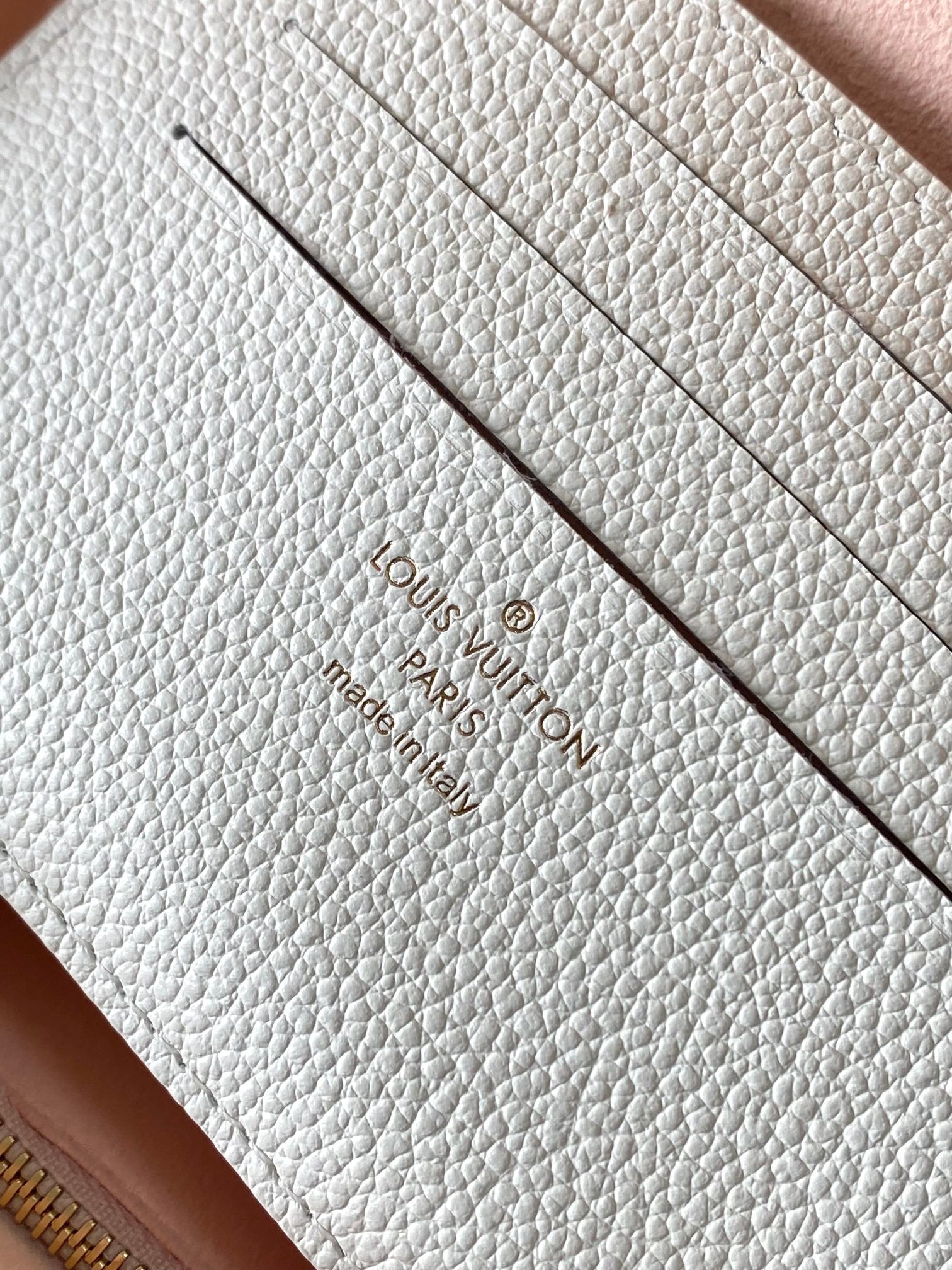 动态芯片版特级原厂皮全钢五金M83026奶油白粉手袋为MonogramEmpreinte皮革渲染粉彩色调