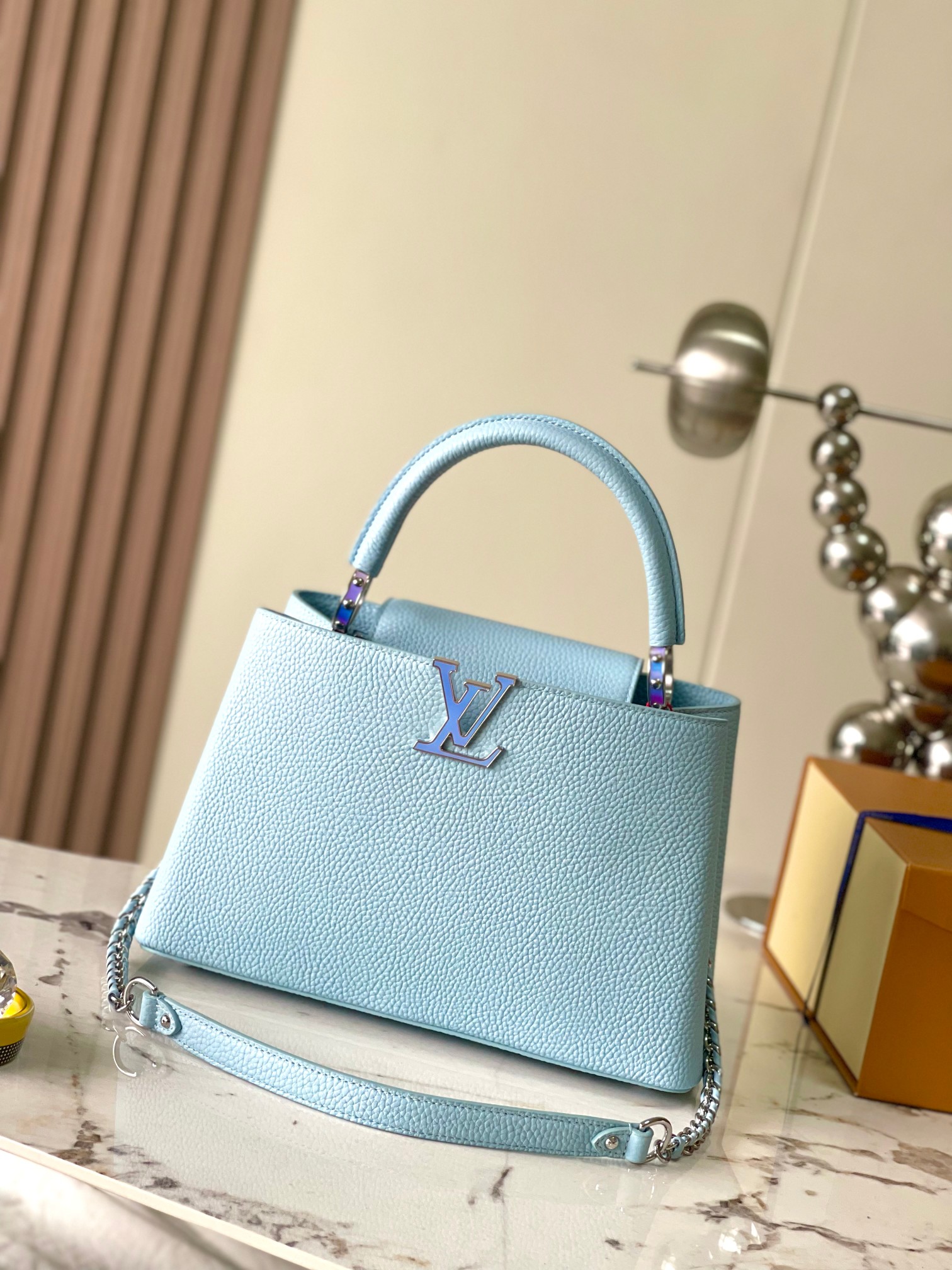 Louis Vuitton Taschen Handtaschen Blau Weiß Taurillon Ketten M23084