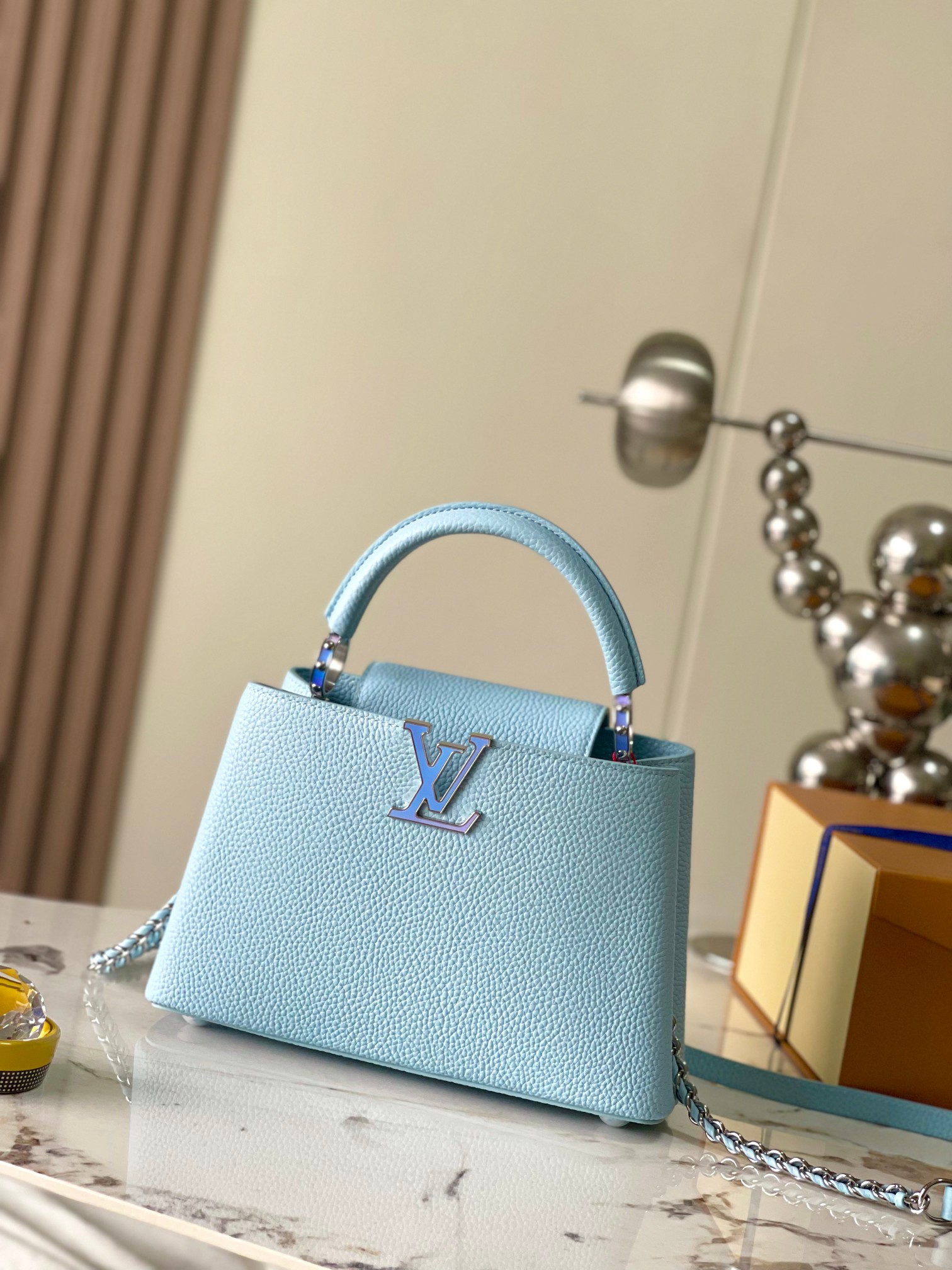 Louis Vuitton Taschen Handtaschen Blau Taurillon Ketten M23083