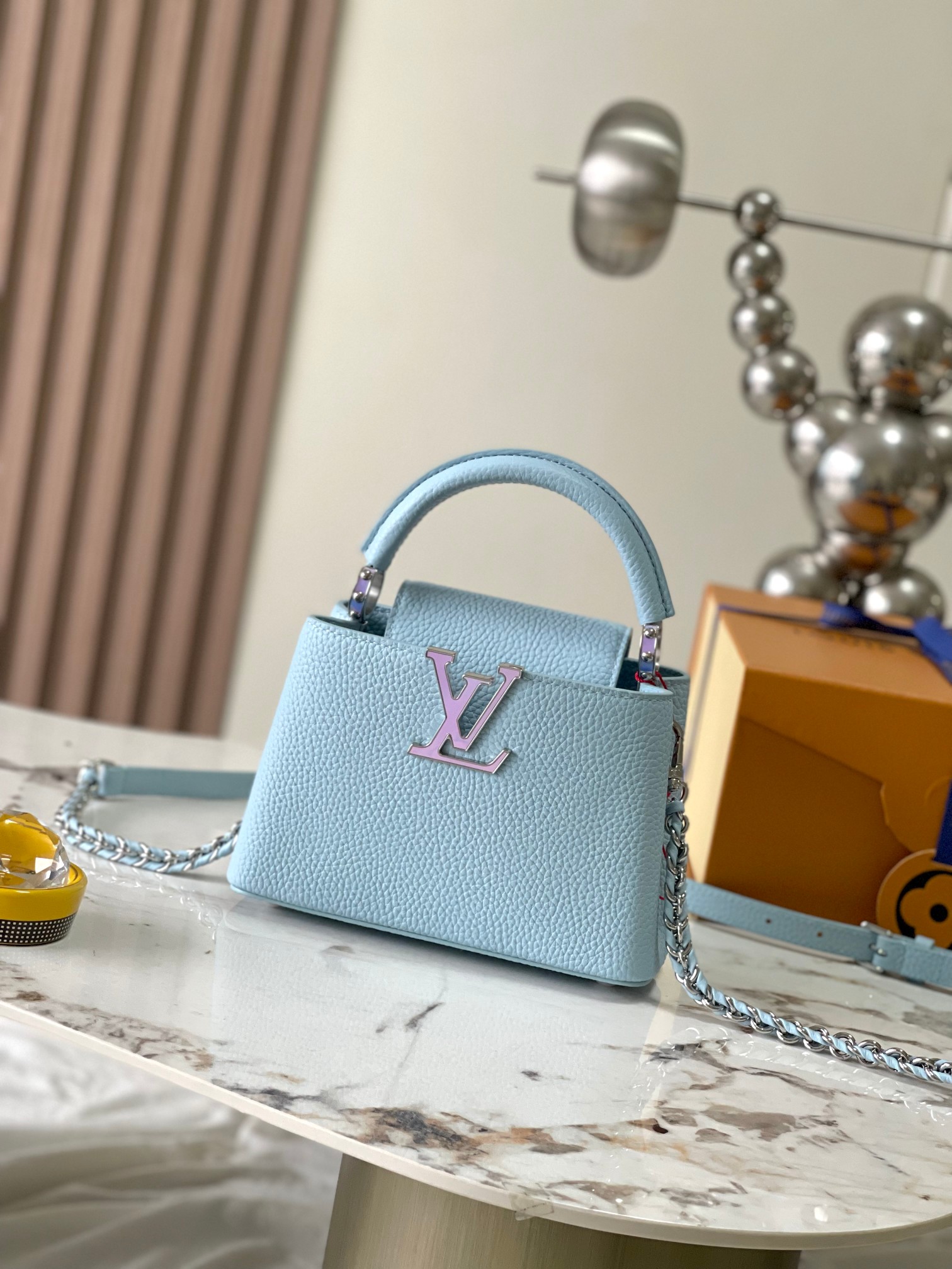 Großhandel Replik Shop
 Louis Vuitton LV Capucines Taschen Handtaschen Blau Weiß Taurillon Ketten M23082