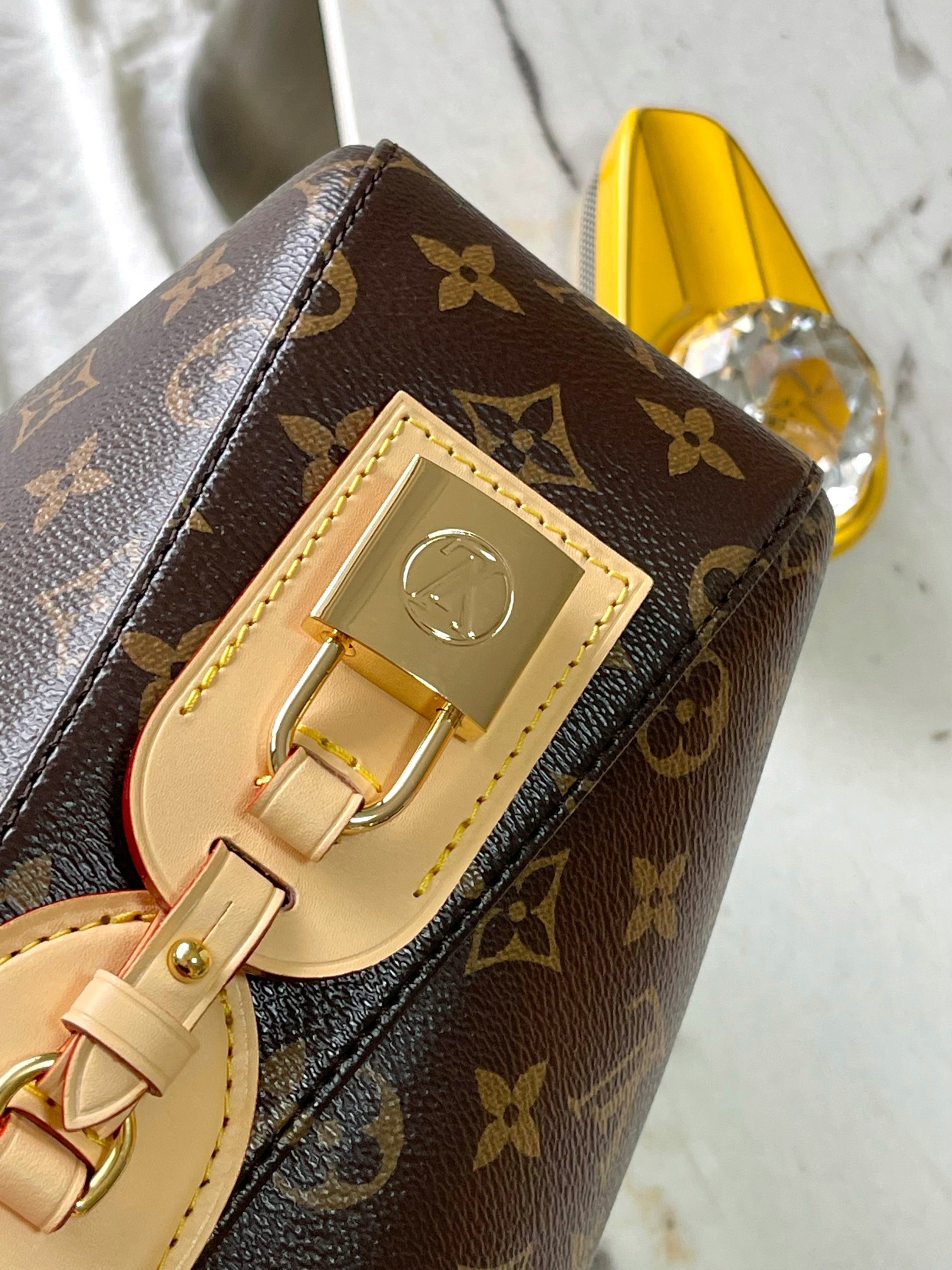 【特级MB芯片版原厂皮】
  本款中古Retiro 小号手袋 
型号：M11952老花动态芯片版
材料：