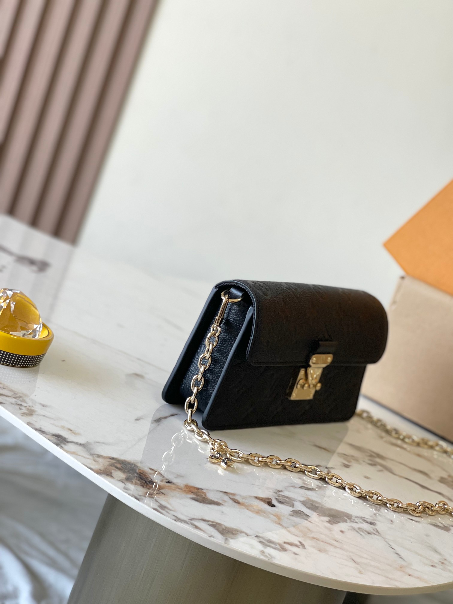 
【特级MB芯片版原厂皮】
 Wallet On Chain Metis 手袋取材粒面Monogram 