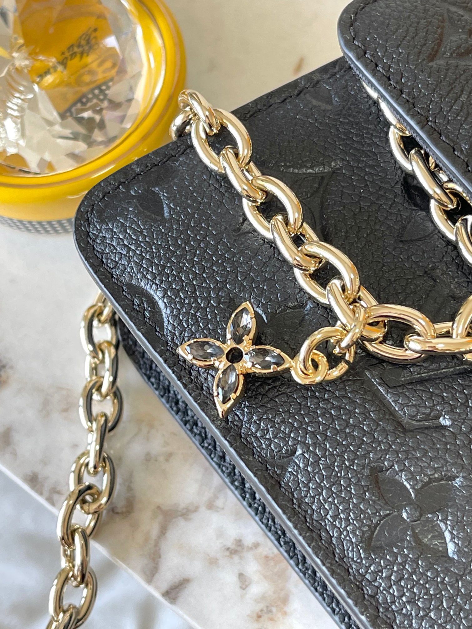 
【特级MB芯片版原厂皮】
 Wallet On Chain Metis 手袋取材粒面Monogram 