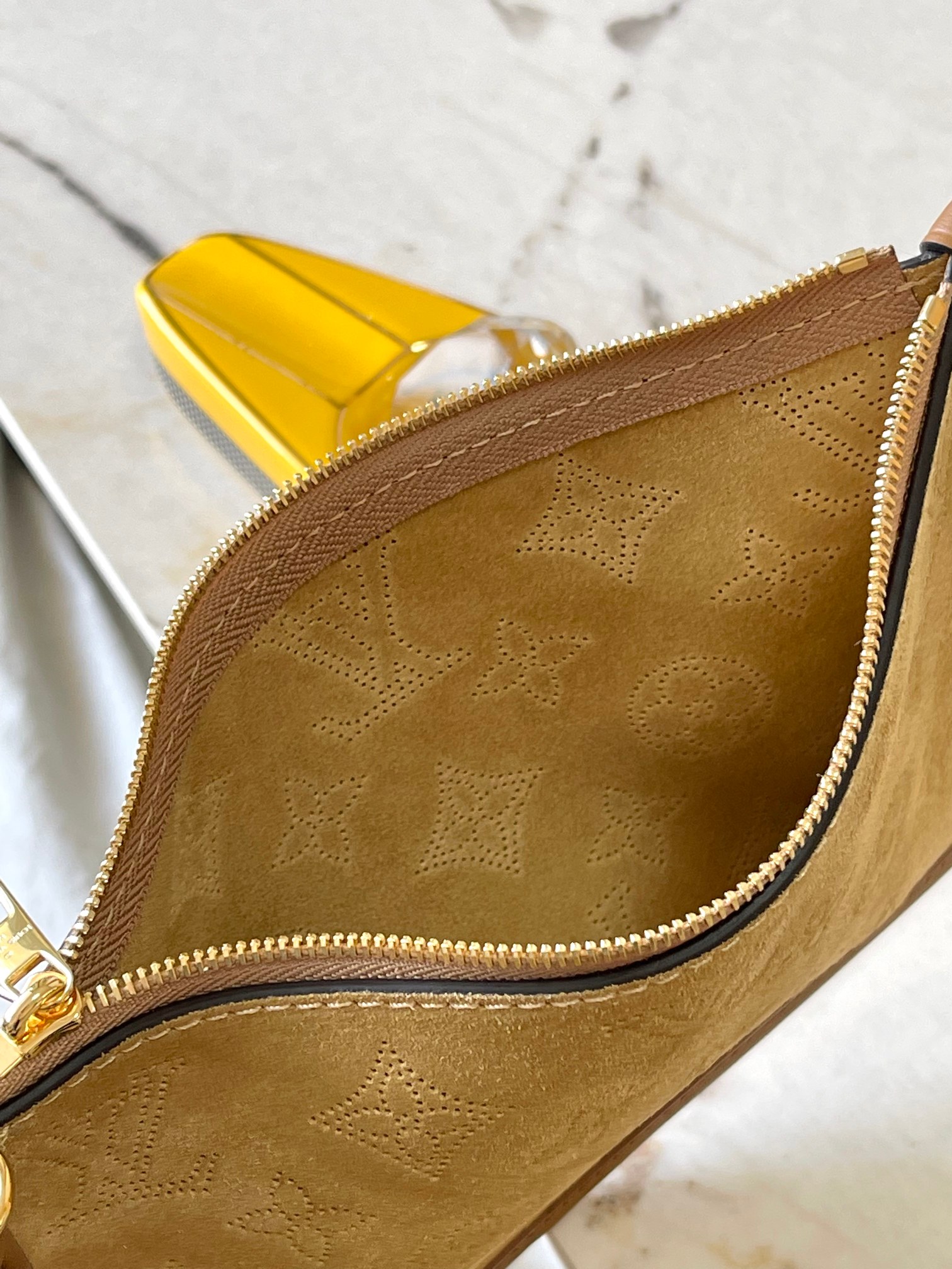 【特级MB芯片版原厂皮】
本款 CarryAll 小号手袋出自 LV Ski 系列，为 Monogram