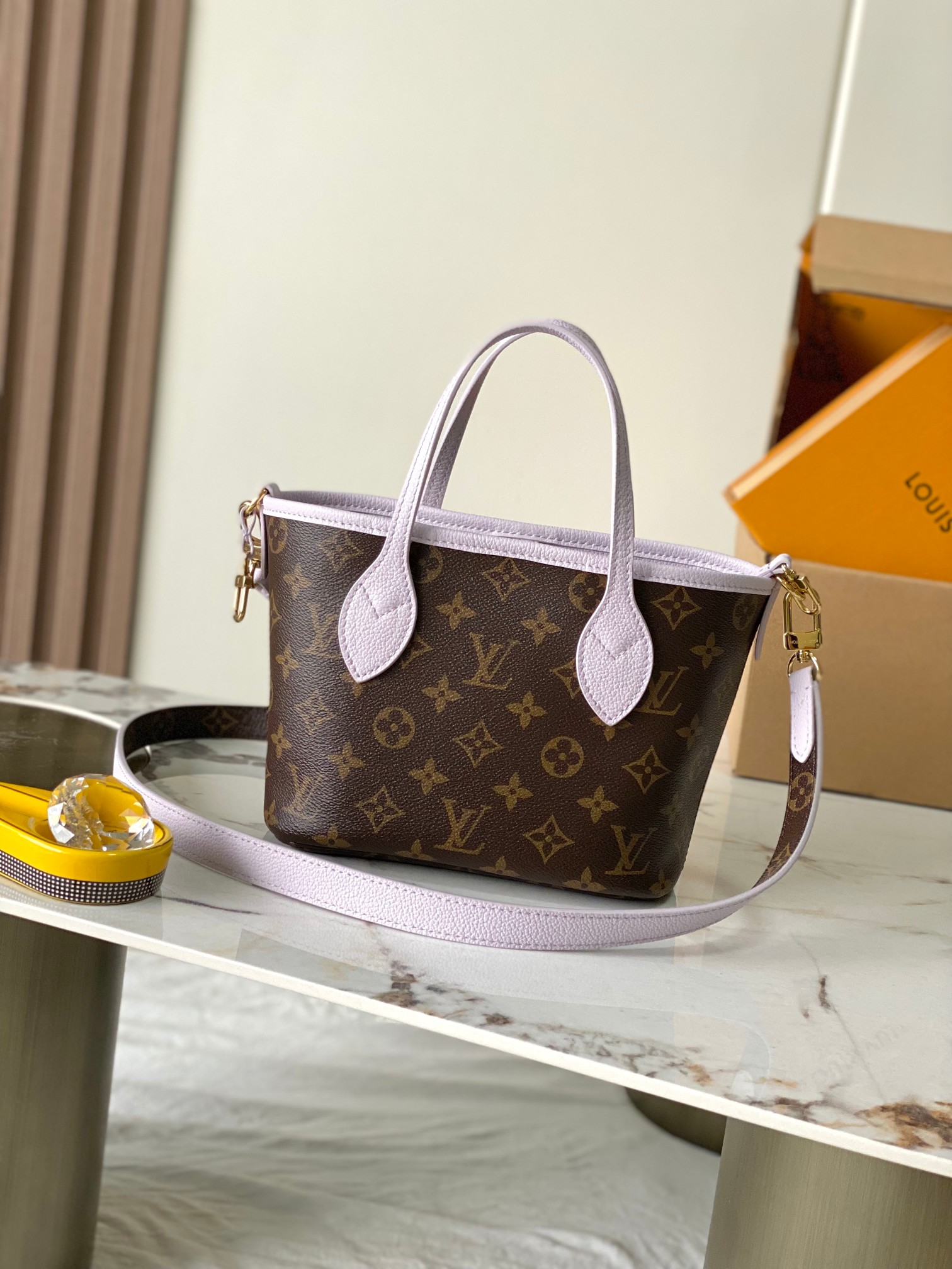 【特级MB芯片版原厂皮】  Neverfull Bandouliere Inside Out BB 手袋本季演绎经典设计
