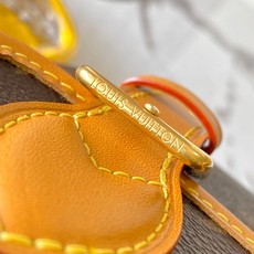【特级MB163c芯片版原厂皮】 本款 Satchel 迷你手袋出 型号:M26805 材料:A级全钢五金,进口原厂面料 【特级MB163c芯片版原厂皮】 本款 Satchel 迷你手袋出 型号:M26805 材料:A级全钢五金,进口原厂面料