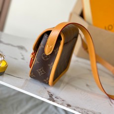 【特级MB163c芯片版原厂皮】 本款 Satchel 迷你手袋出 型号:M26805 材料:A级全钢五金,进口原厂面料 【特级MB163c芯片版原厂皮】 本款 Satchel 迷你手袋出 型号:M26805 材料:A级全钢五金,进口原厂面料