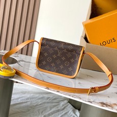 【特级MB163c芯片版原厂皮】 本款 Satchel 迷你手袋出 型号:M26805 材料:A级全钢五金,进口原厂面料 【特级MB163c芯片版原厂皮】 本款 Satchel 迷你手袋出 型号:M26805 材料:A级全钢五金,进口原厂面料