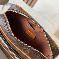 【特级MB163c芯片版原厂皮】 本款 NIL 邮差包 型号:M14016 材料:A级全钢五金,进口原厂面料 包装:全 【特级MB163c芯片版原厂皮】 本款 NIL 邮差包 型号:M14016 材料:A级全钢五金,进口原厂面料 包装:全