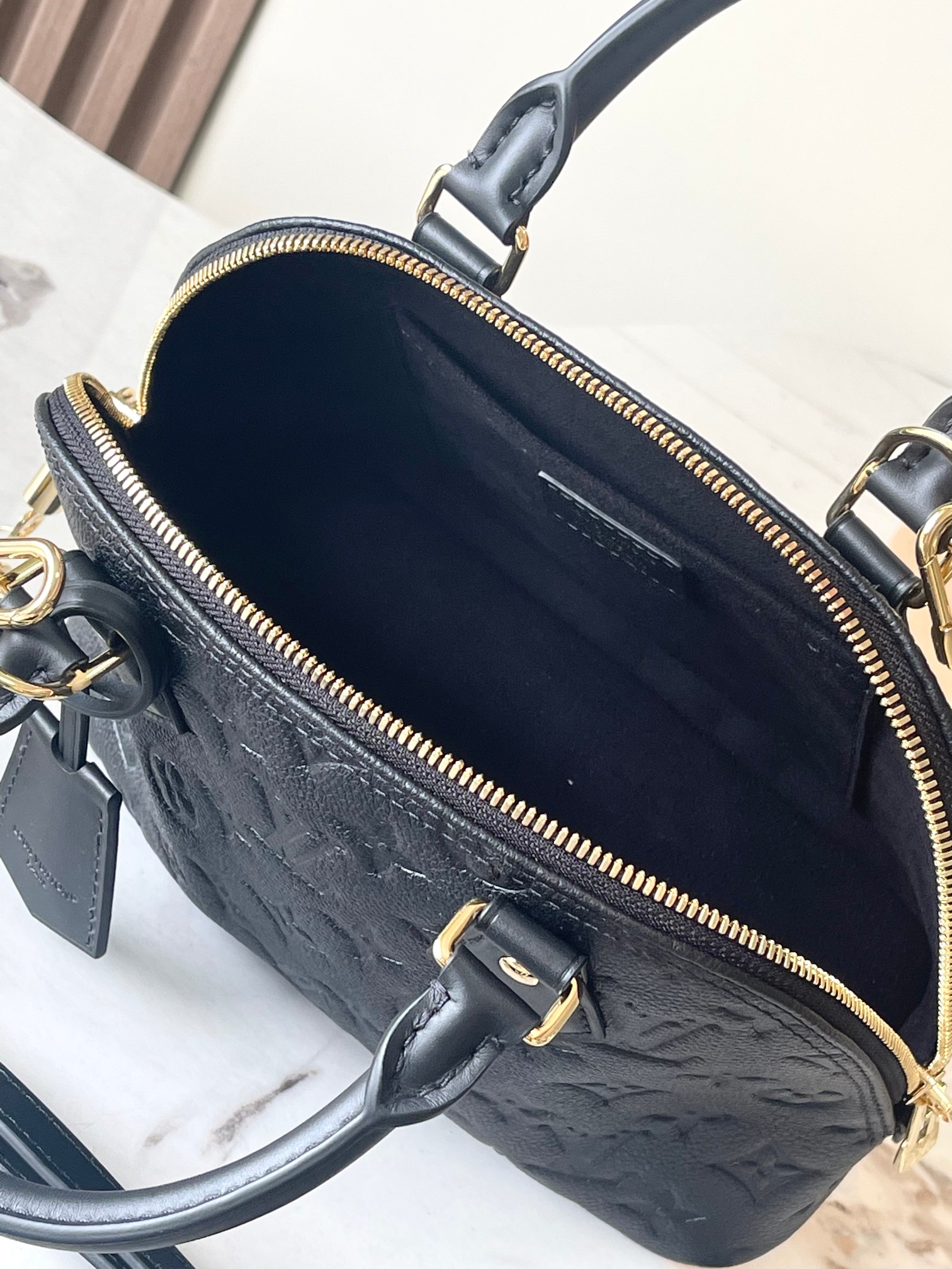 【特级MB163c芯片版原厂皮】  本款Alma BB 贝壳 型号：M26409 材料：A级全钢五金，进口原厂面料 包装