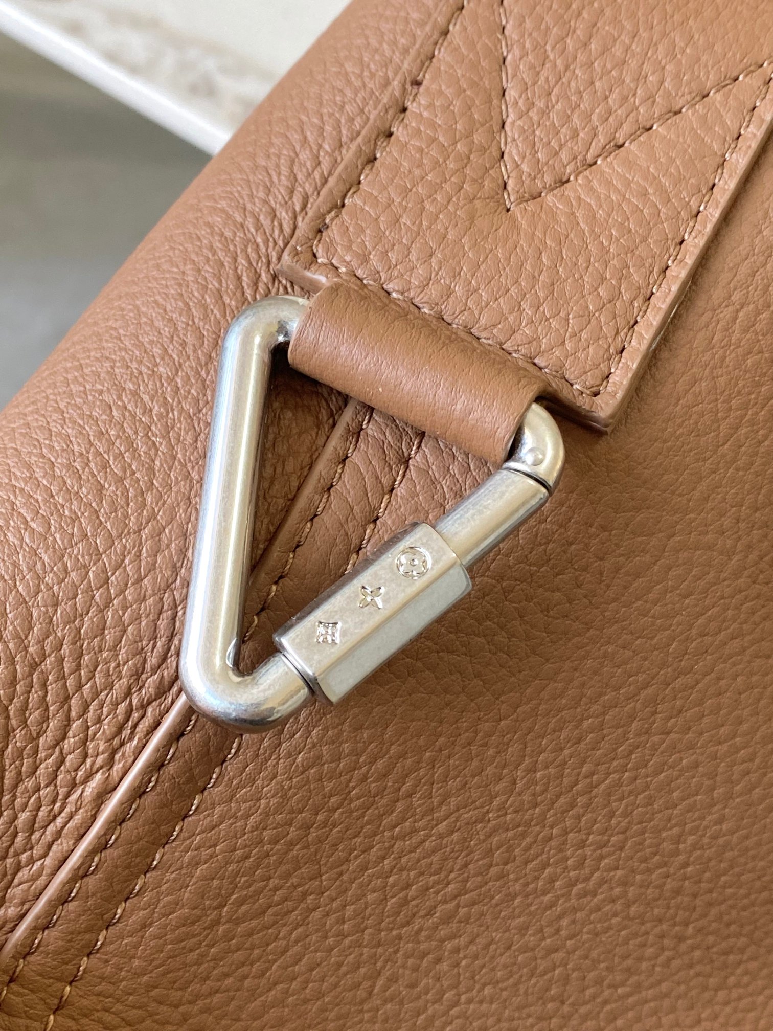 【特级MB163c芯片版原厂皮】 VERSO HOBO 手袋 型号：M26745棕色 材料：A级全钢五金，进口原厂帆布 