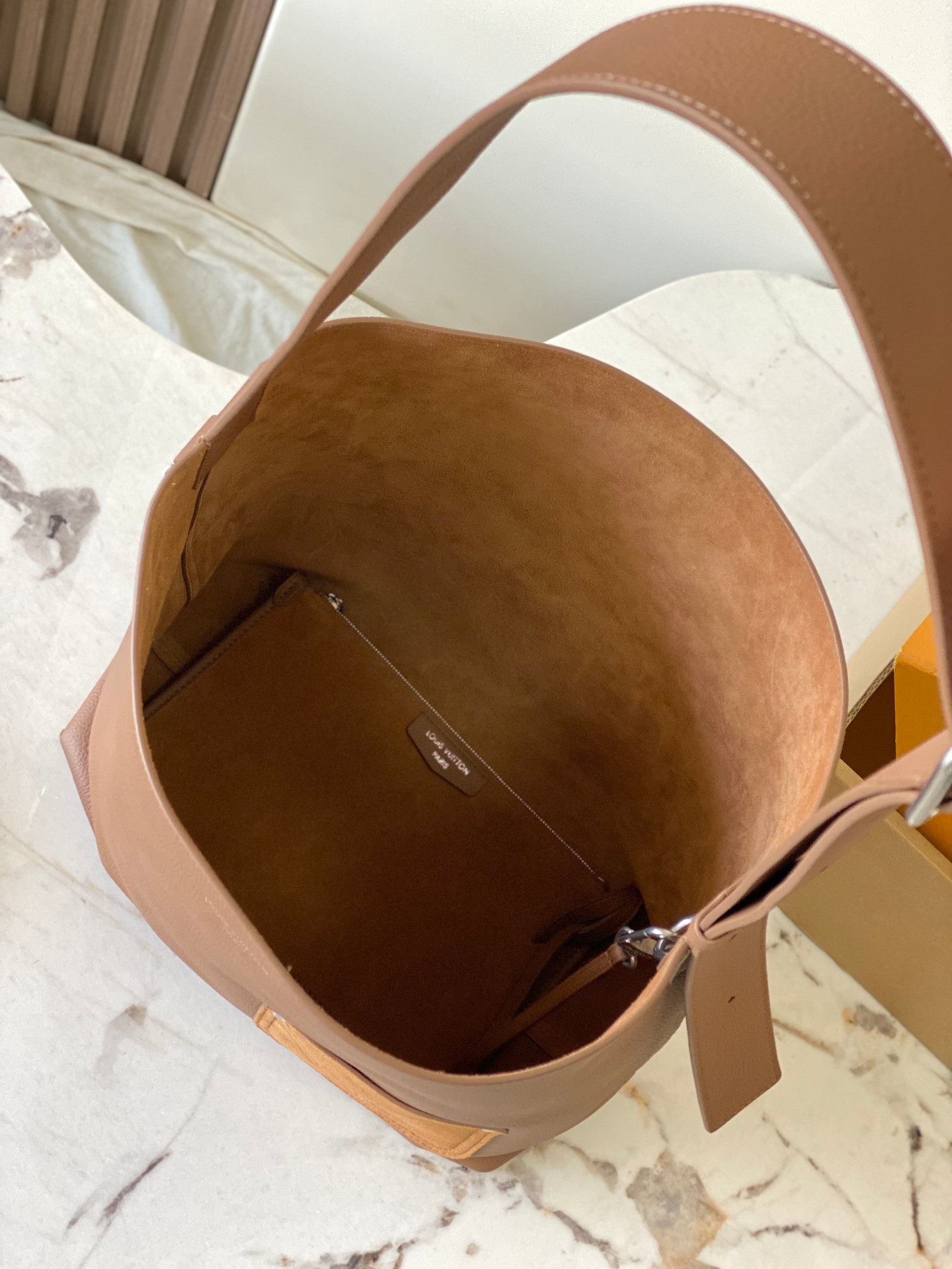 【特级MB163c芯片版原厂皮】 VERSO HOBO 手袋 型号：M26745棕色 材料：A级全钢五金，进口原厂帆布 
