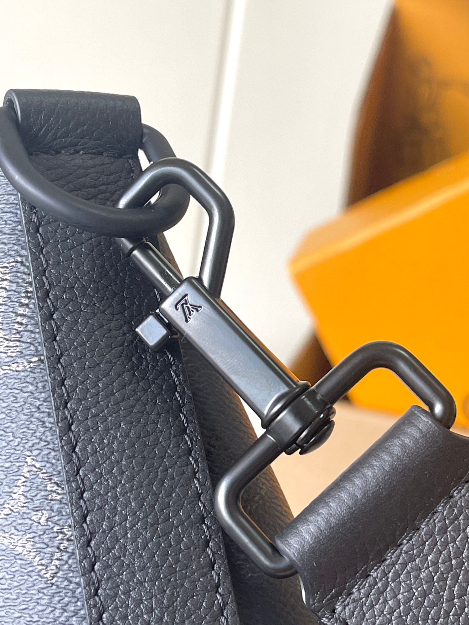【特级MB163c芯片版原厂皮 本款 Vagabond Hobo 手袋 型号：M27856 材料：A级全钢五金，进口原厂