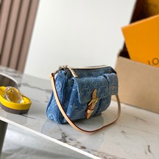 【特级MB163c芯片版原厂皮】 Pochette Accessoire Cargo 手袋 型号:M27602 材料:A 【特级MB163c芯片版原厂皮】 Pochette Accessoire Cargo 手袋 型号:M27602 材料:A