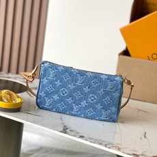 【特级MB163c芯片版原厂皮】 Pochette Accessoire Cargo 手袋 型号:M27602 材料:A 【特级MB163c芯片版原厂皮】 Pochette Accessoire Cargo 手袋 型号:M27602 材料:A