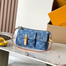 【特级MB163c芯片版原厂皮】 Pochette Accessoire Cargo 手袋 型号:M27602 材料:A 【特级MB163c芯片版原厂皮】 Pochette Accessoire Cargo 手袋 型号:M27602 材料:A