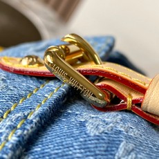 【特级MB163c芯片版原厂皮】 Pochette Accessoire Cargo 手袋 型号:M27602 材料:A 【特级MB163c芯片版原厂皮】 Pochette Accessoire Cargo 手袋 型号:M27602 材料:A