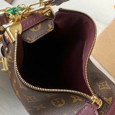 【特级MB原厂皮】 本款Getaway Side Trunk中号手袋。 型号:M28569老花,163C芯片版 材料:A 【特级MB原厂皮】 本款Getaway Side Trunk中号手袋。 型号:M28569老花,163C芯片版 材料:A