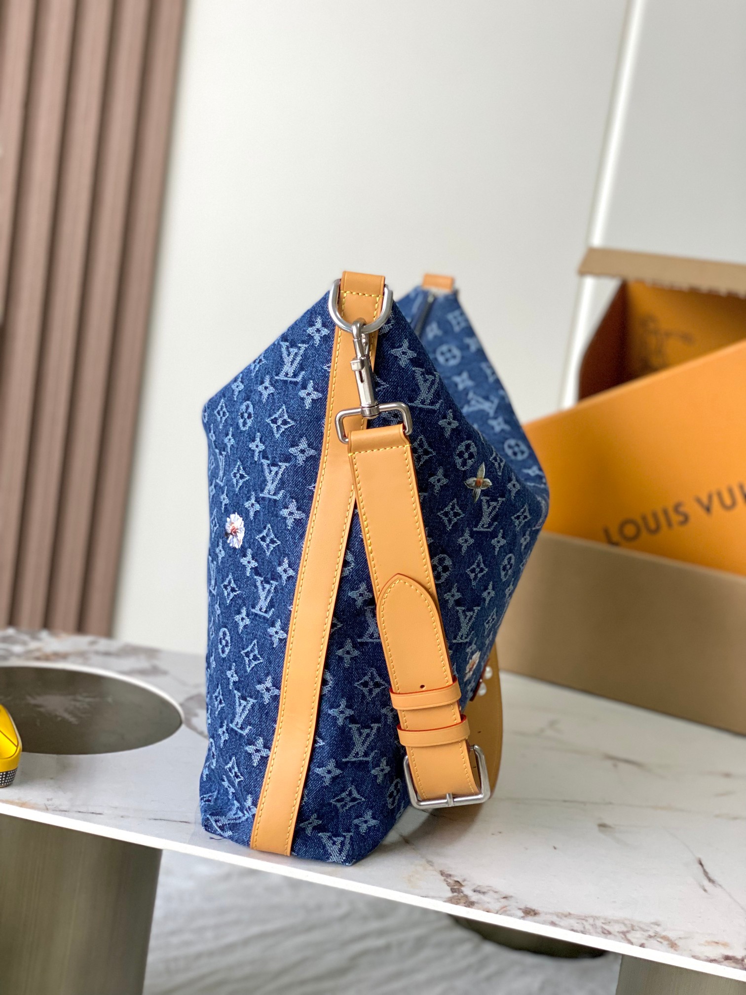 【特级MB163c芯片版原厂皮】 本款 Vagabond Hobo 手袋 型号：M27555 材料：A级全钢五金，进口原