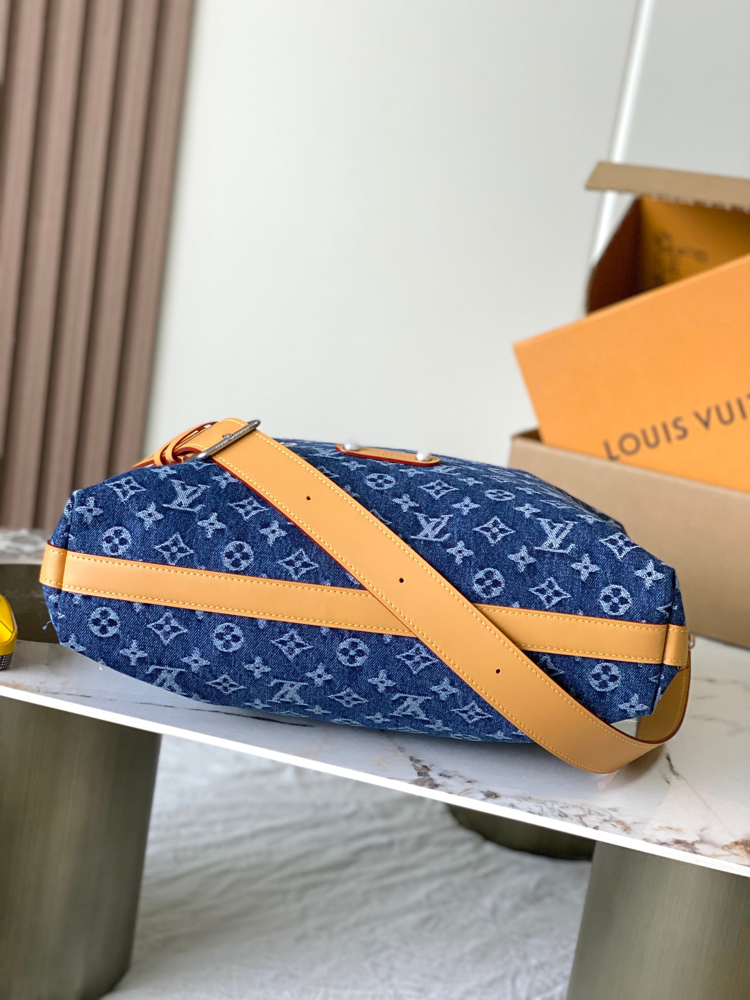 【特级MB163c芯片版原厂皮】 本款 Vagabond Hobo 手袋 型号：M27555 材料：A级全钢五金，进口原