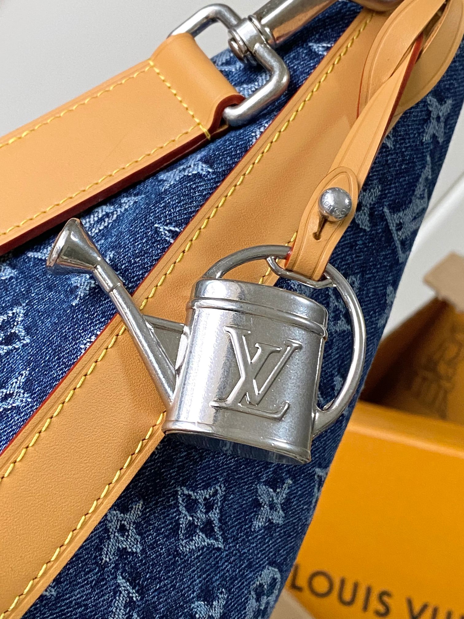 【特级MB163c芯片版原厂皮】 本款 Vagabond Hobo 手袋 型号：M27555 材料：A级全钢五金，进口原