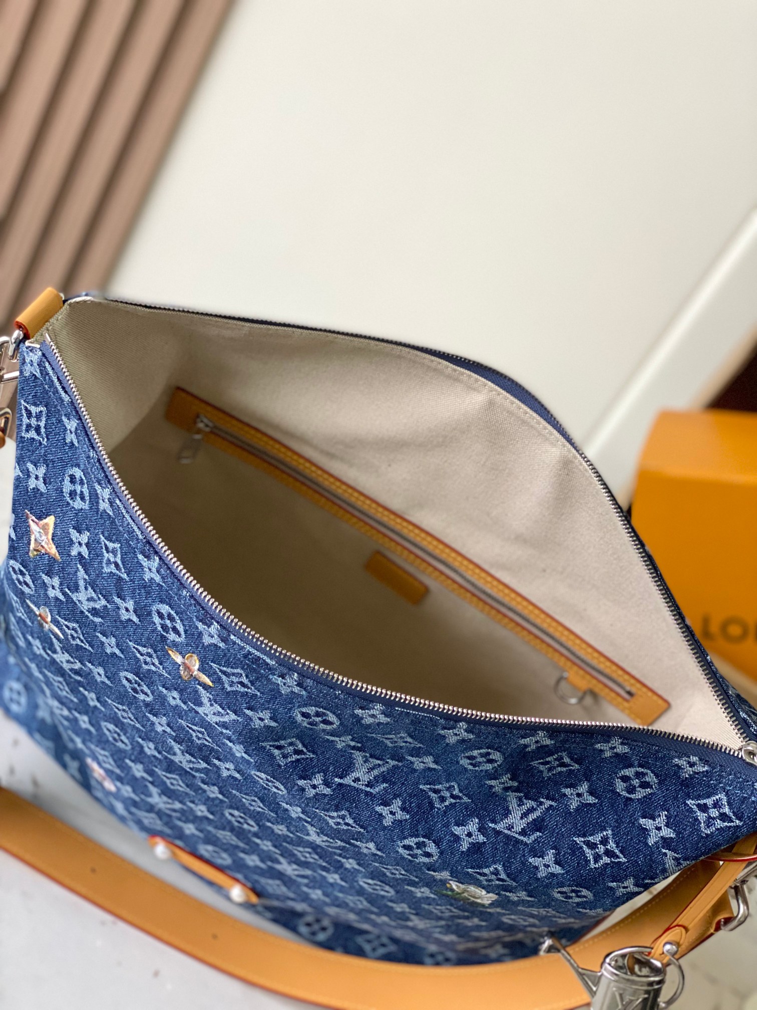 【特级MB163c芯片版原厂皮】 本款 Vagabond Hobo 手袋 型号：M27555 材料：A级全钢五金，进口原