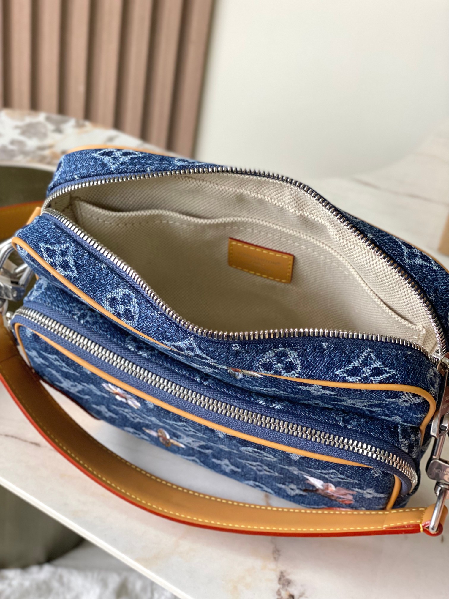 【特级MB163c芯片版原厂皮】 本款 Nil 手袋 型号：M27553 材料：A级全钢五金，进口原厂面料 包装：全套原
