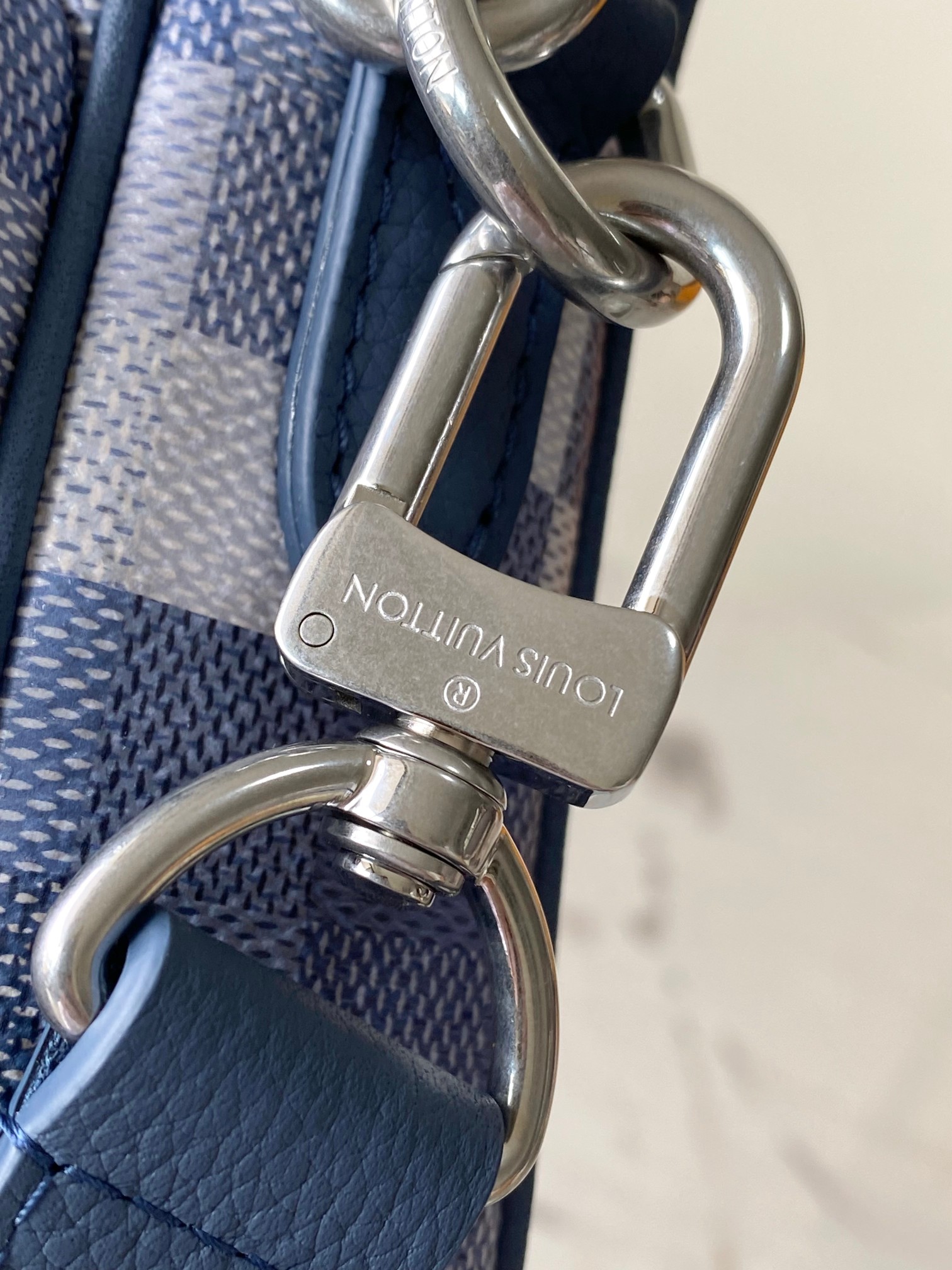 NIL 手袋 款号：M28606 材料：A级全钢五金，进口原厂面料 包装：全套原厂免税MB包装 尺寸：25*17.5*1