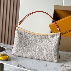 【特级MB原厂皮】 CARRYALL EAST WEST 手袋 型号:M2A136 材料:全钢五金,进口高弹面料 包装: 【特级MB原厂皮】 CARRYALL EAST WEST 手袋 型号:M2A136 材料:全钢五金,进口高弹面料 包装: