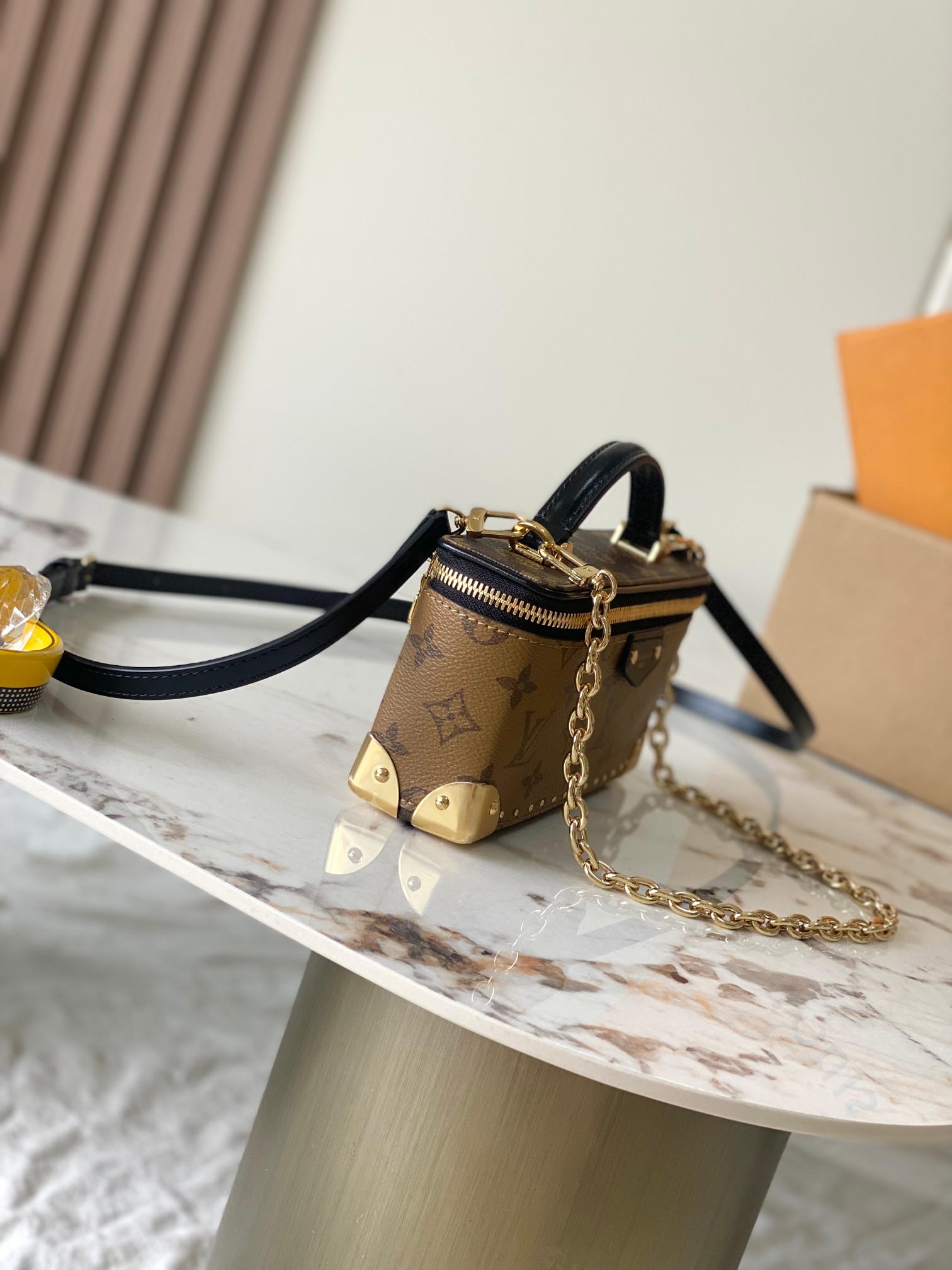 【特级MB原厂皮】 VANITY POUCH TRUNK 手袋 款号：M29548 材料：A级全钢五金，进口原厂牛皮 包