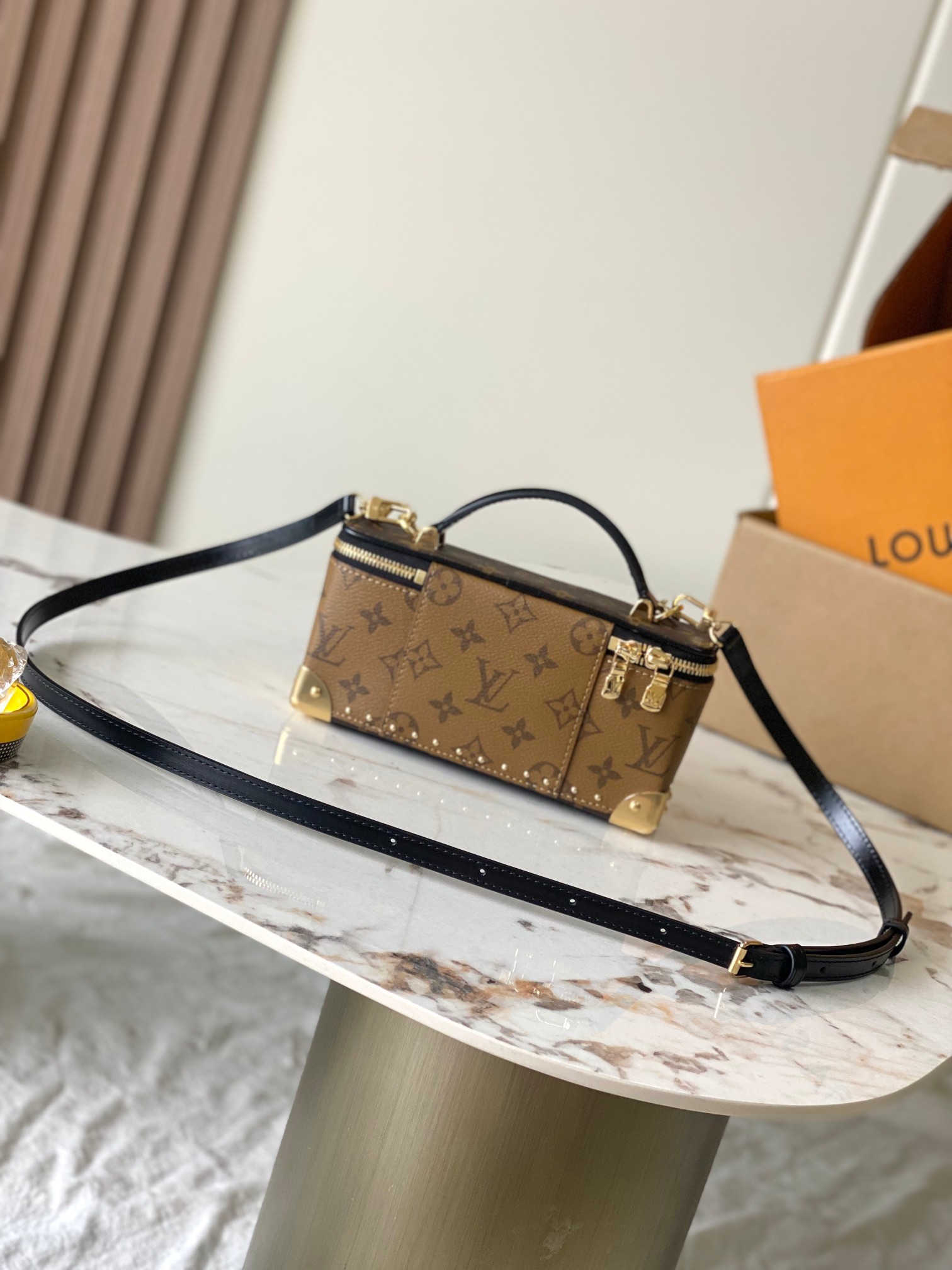 【特级MB原厂皮】 VANITY POUCH TRUNK 手袋 款号：M29548 材料：A级全钢五金，进口原厂牛皮 包