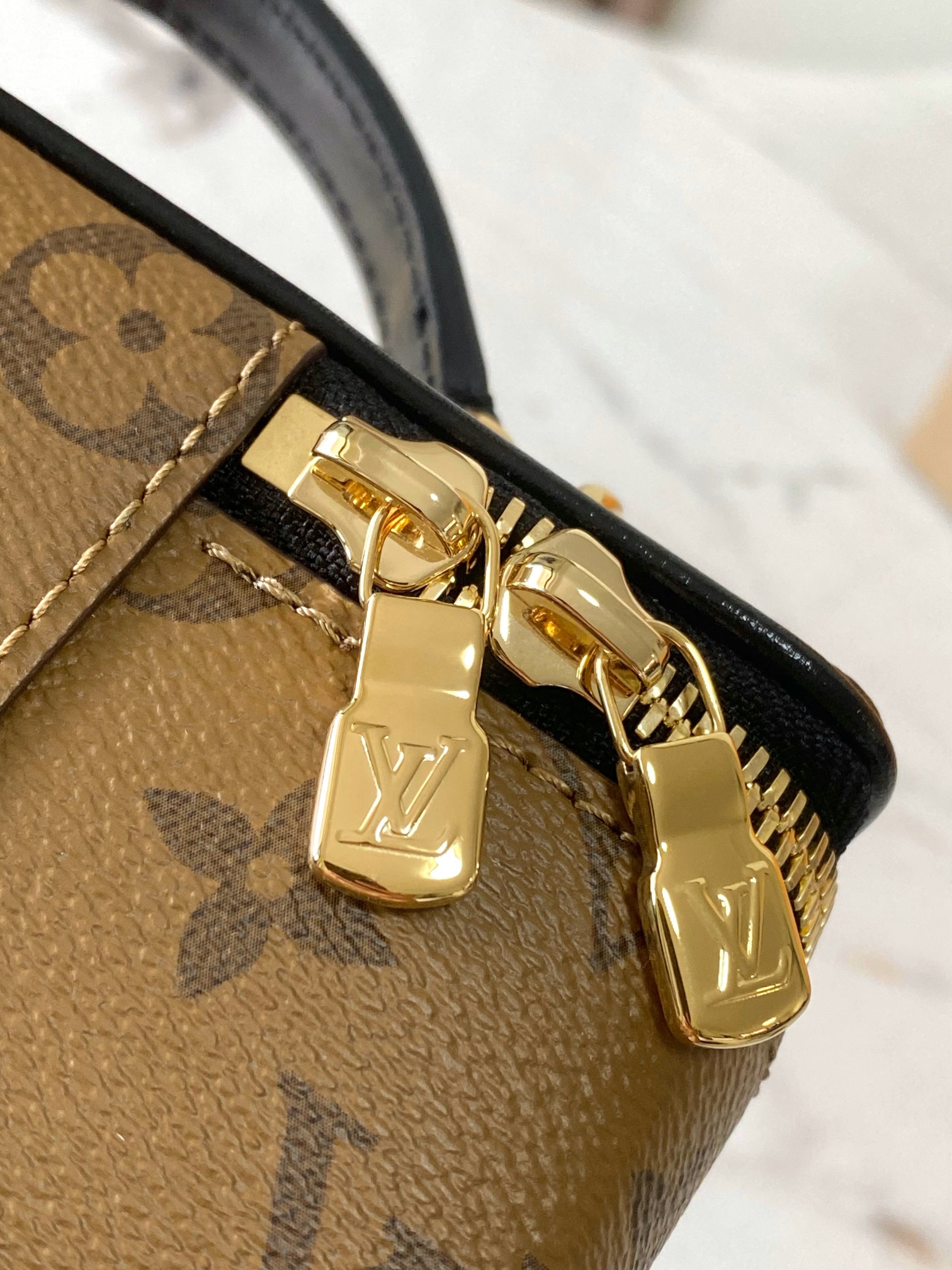 【特级MB原厂皮】 VANITY POUCH TRUNK 手袋 款号：M29548 材料：A级全钢五金，进口原厂牛皮 包