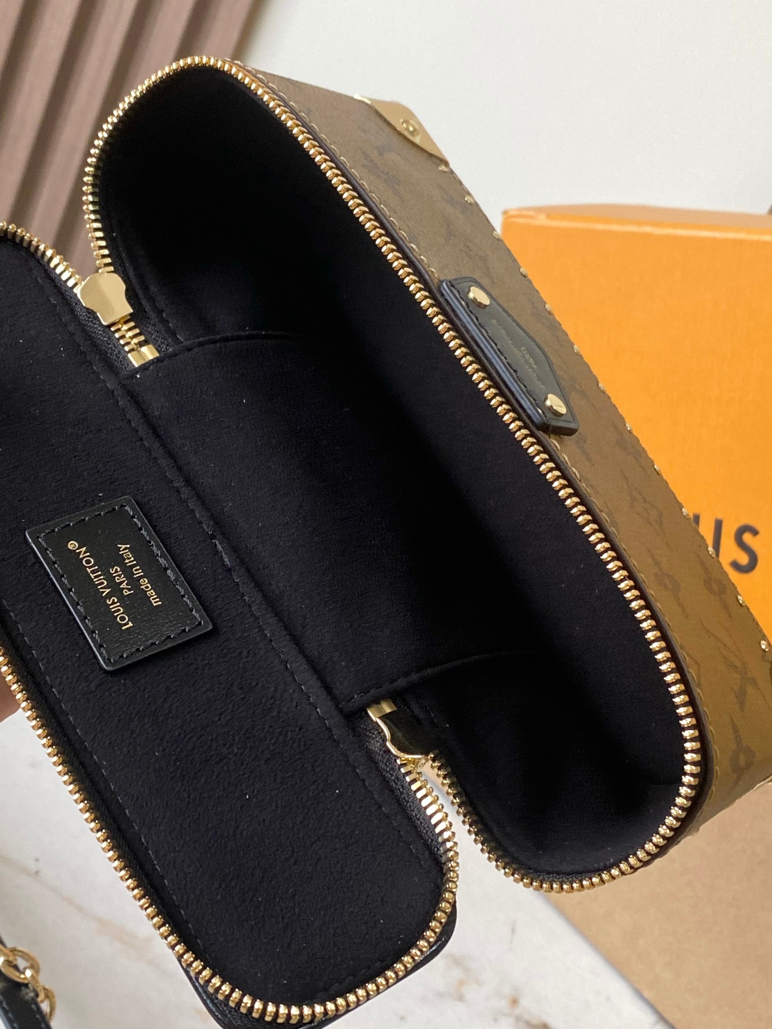 【特级MB原厂皮】 VANITY POUCH TRUNK 手袋 款号：M29548 材料：A级全钢五金，进口原厂牛皮 包